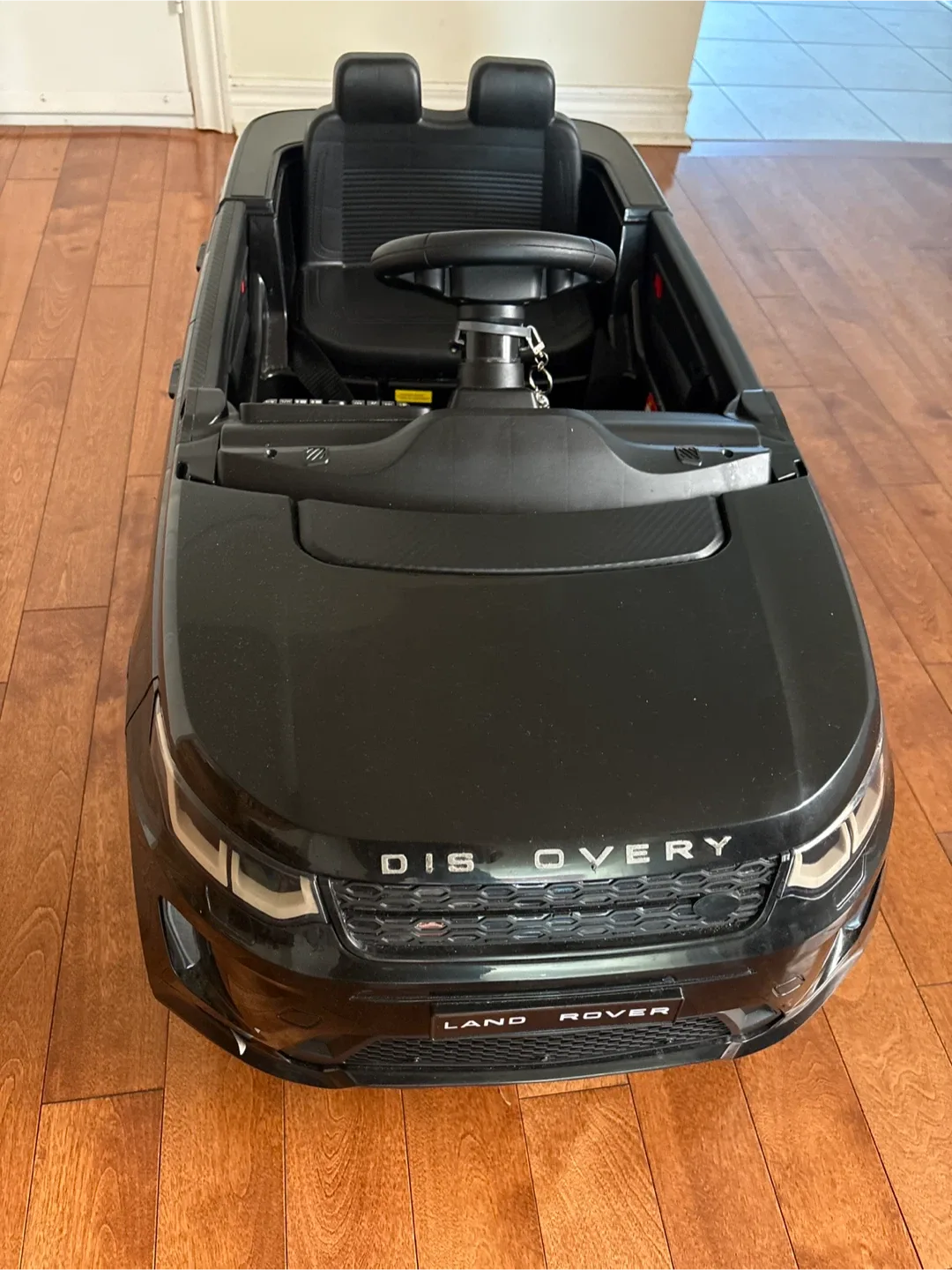 Land Rover Discovery Sport Electric Ride-On Car - Ages 3-8 image indicator(2)