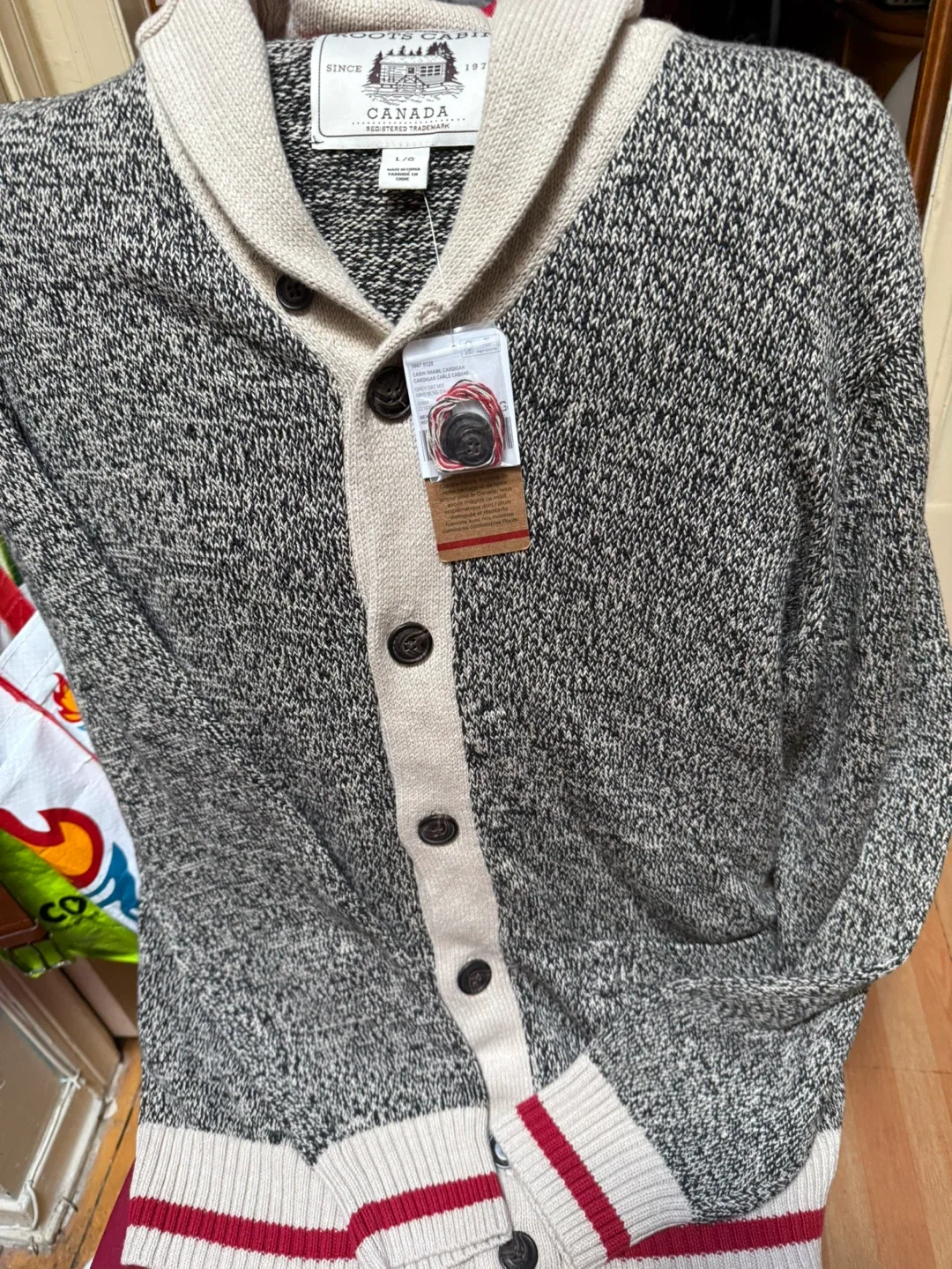 New Roots Cabin Cardigan - Size L/G image indicator(3)