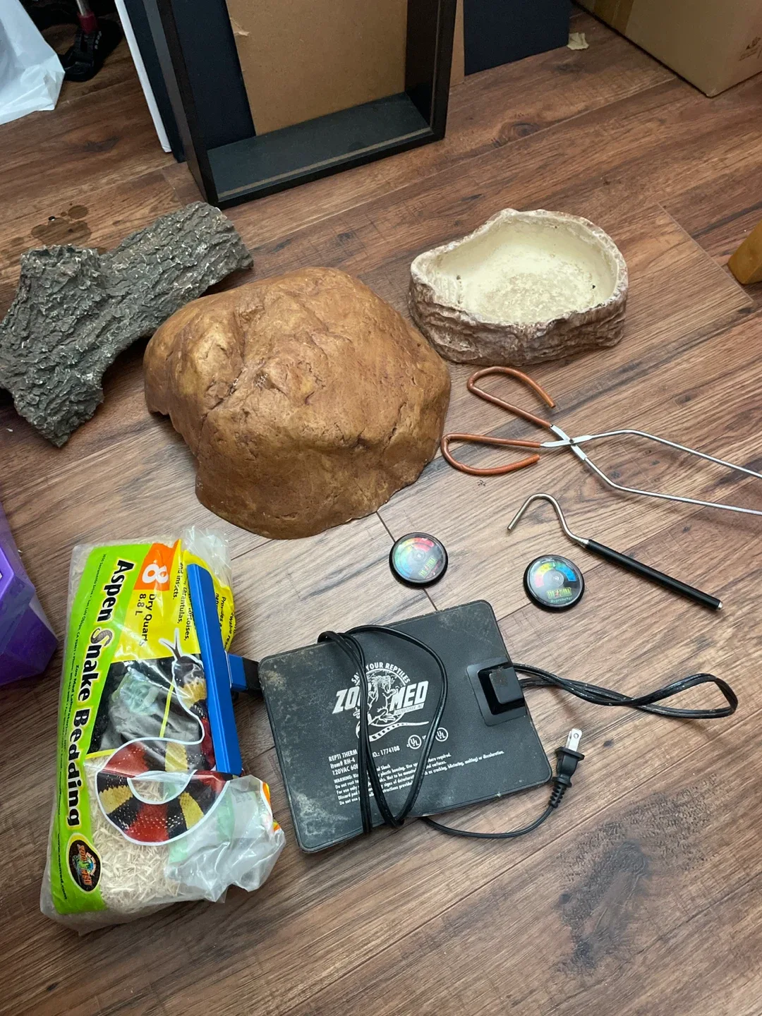 Reptile Starter Kit - Accessories Included! image indicator(2)