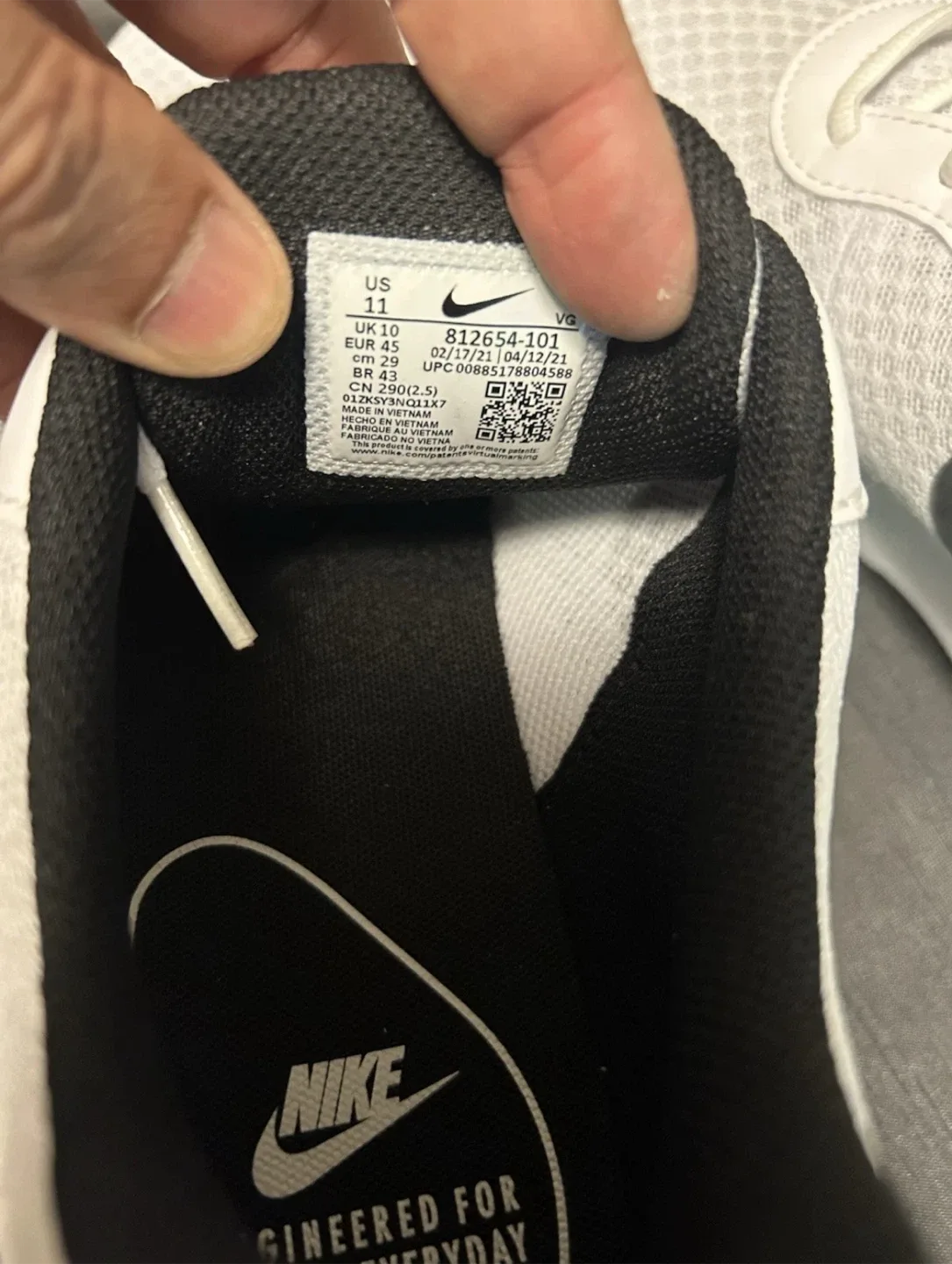 Nike Tanjun White/Black Men's US 11 image indicator(4)