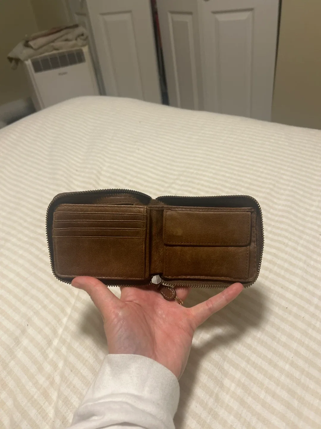 Roots Brown Leather Wallet image indicator(4)