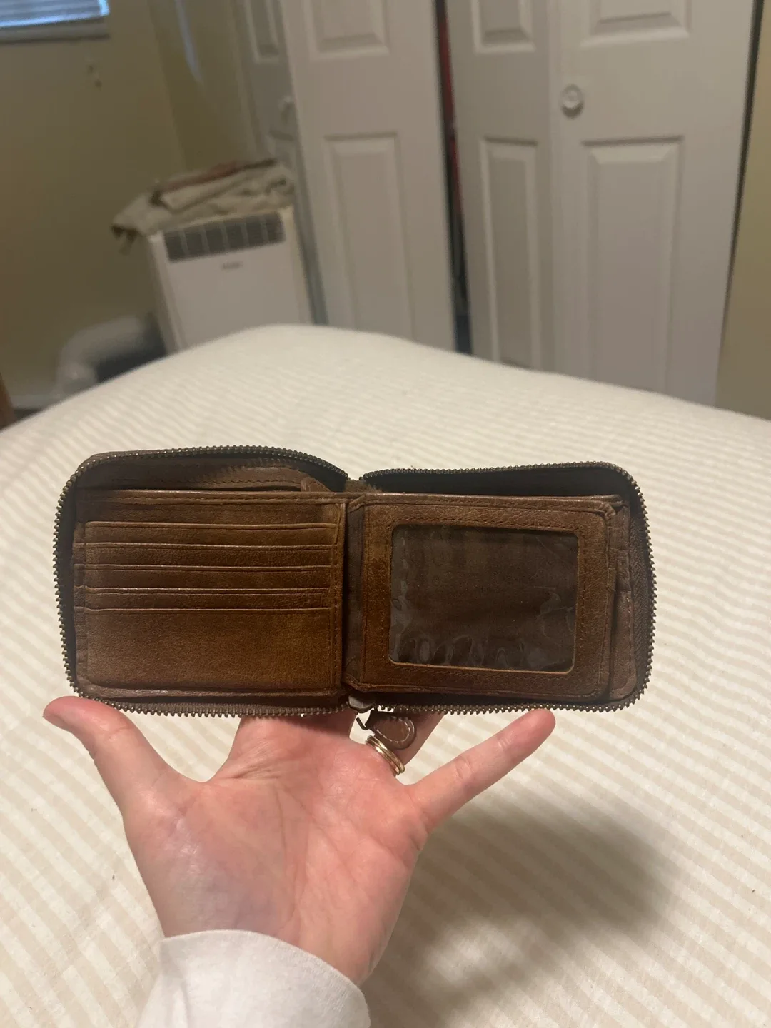 Roots Brown Leather Wallet image indicator(3)