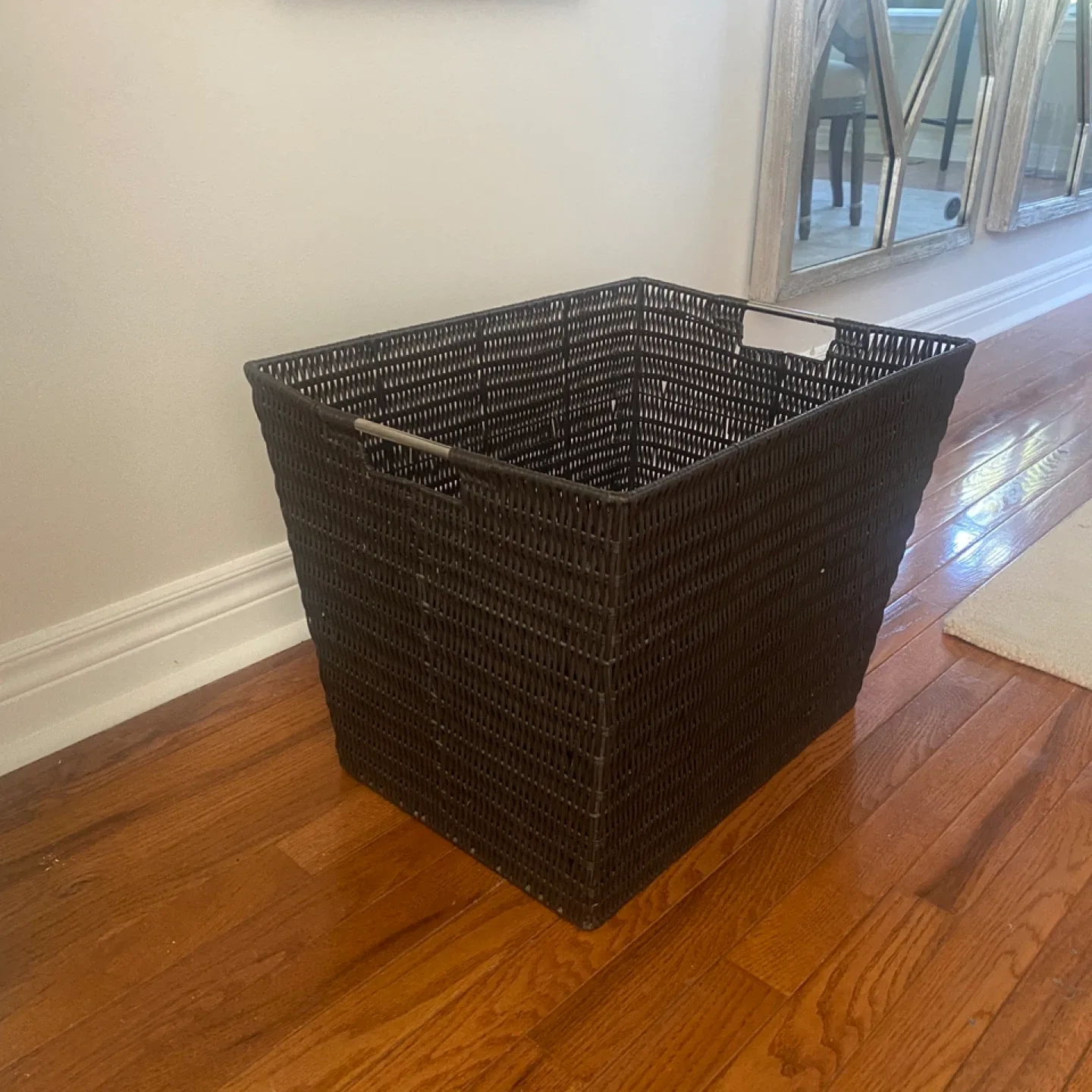 Large Laundry Basket image indicator(2)