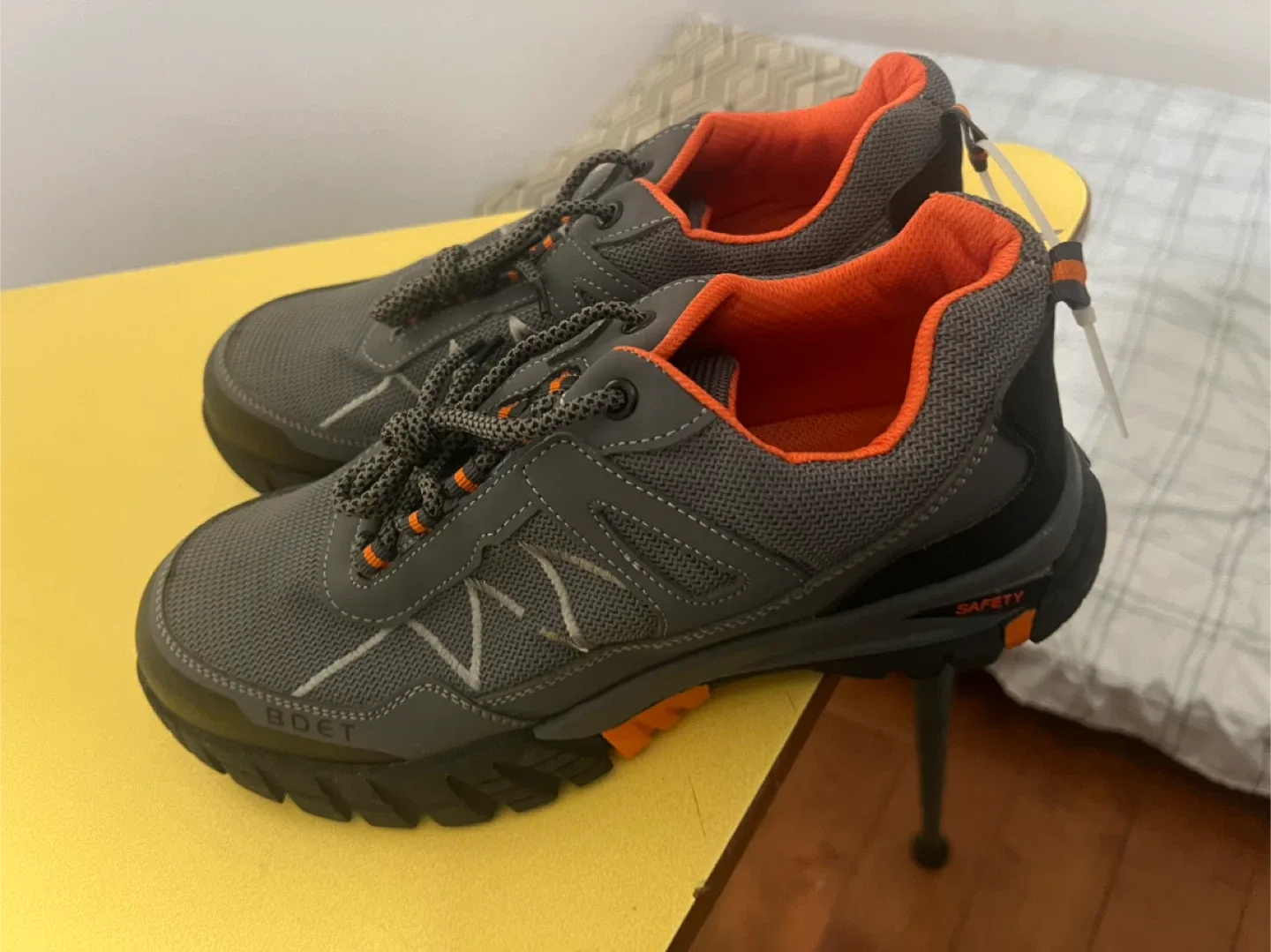 BDET Safety Shoes - Grey & Orange image indicator(4)