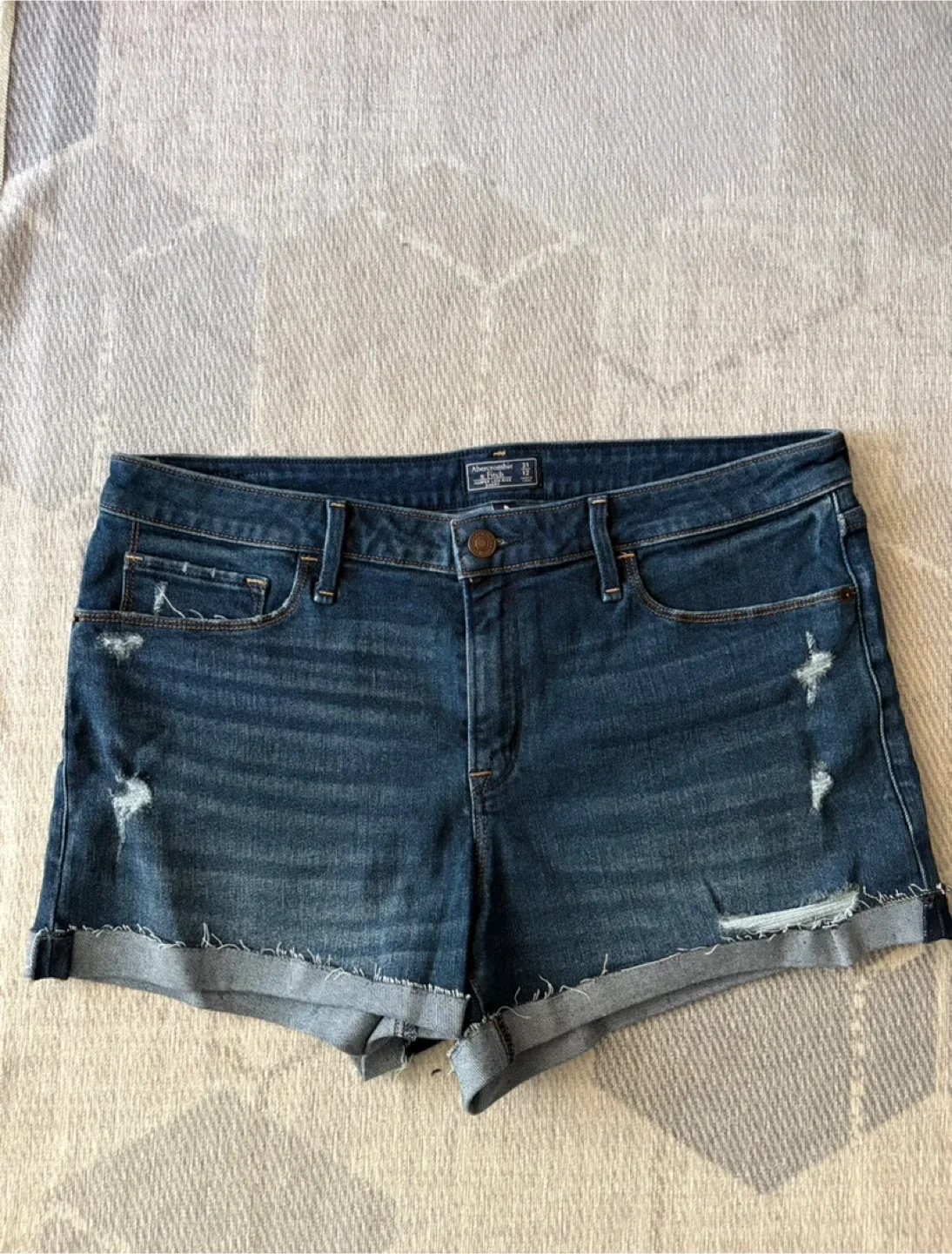 Abercrombie & Fitch Shorts - Size 12 thumbnail