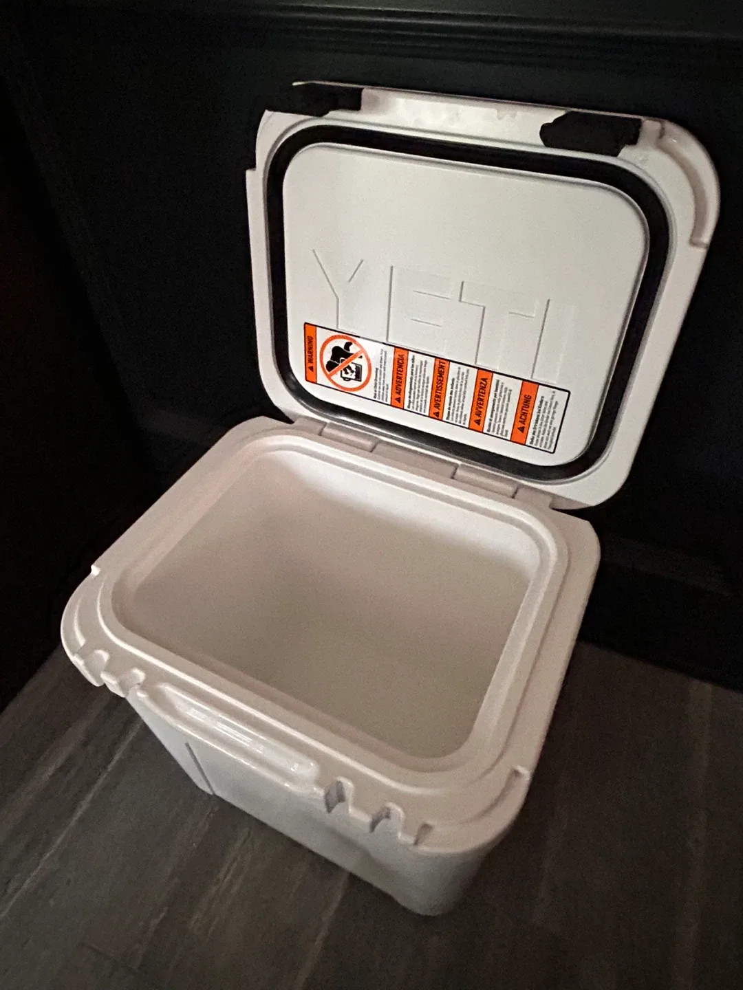 Yeti Roadie 24 Hard Cooler - White image indicator(4)