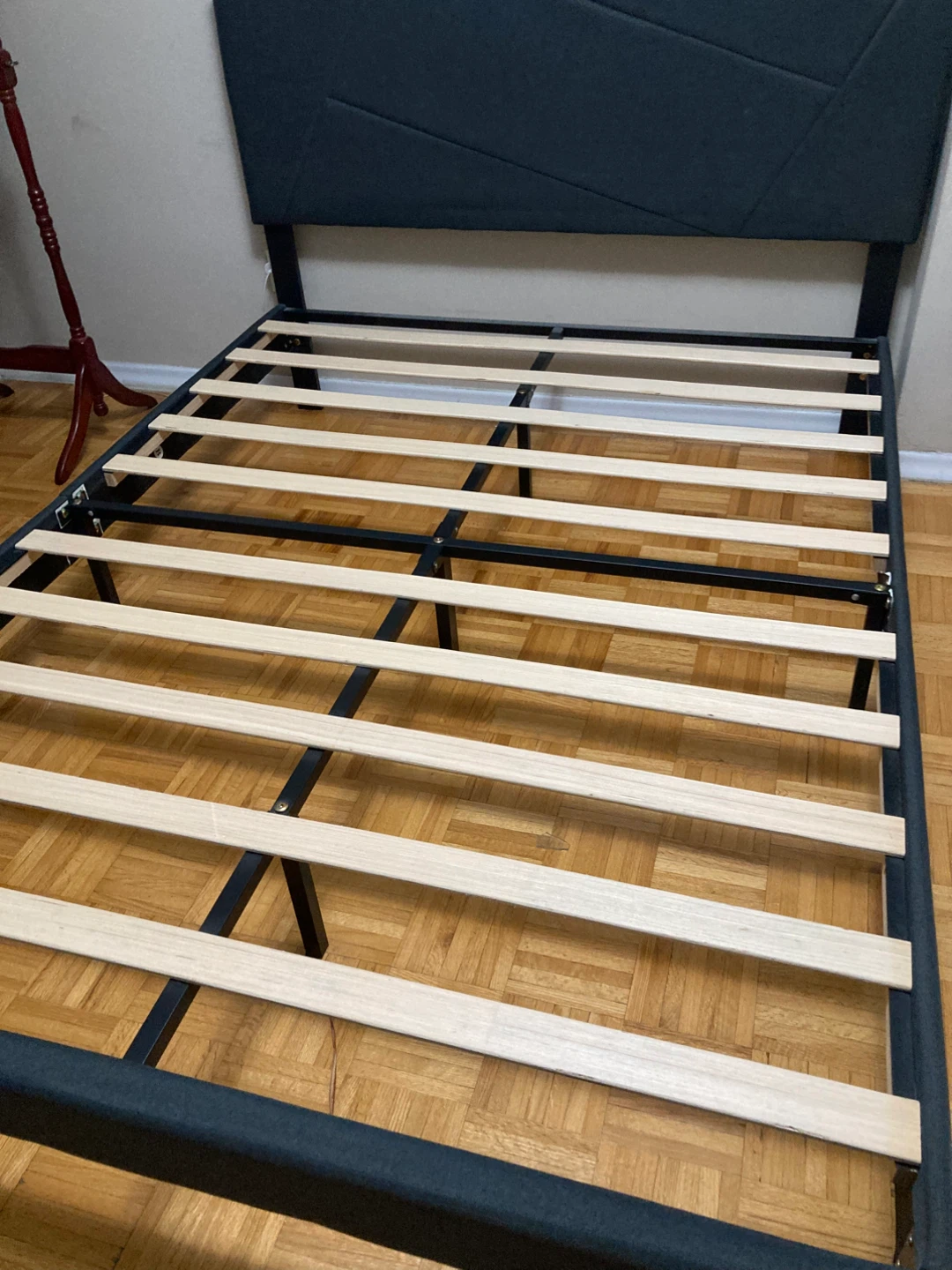 Queen bed frame - photo 2