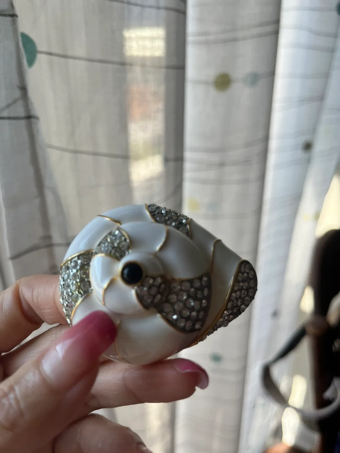 Vintage Enamel Rhinestone Clam Shell Trinket Box image indicator(2)