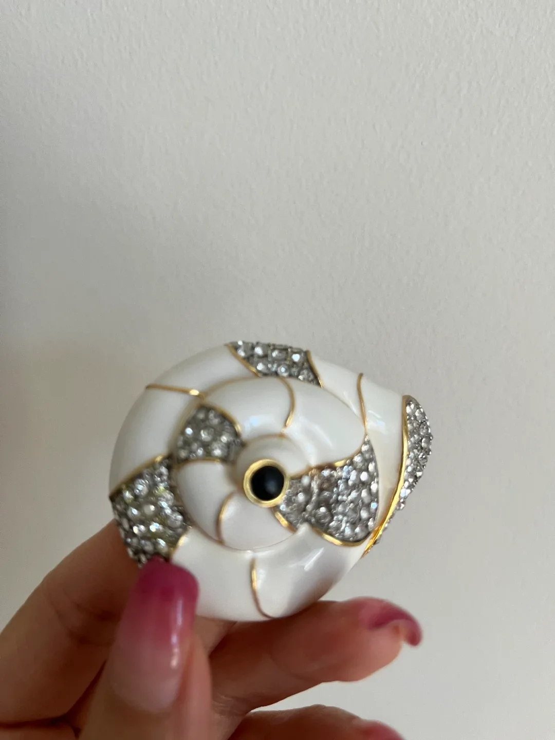 Vintage Enamel Rhinestone Clam Shell Trinket Box image indicator(3)