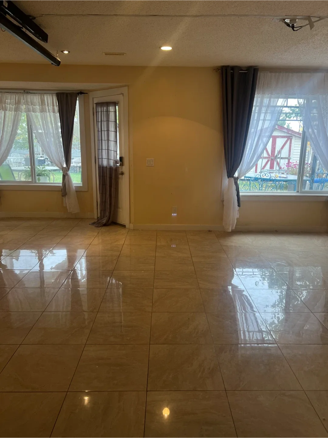 Fully developed walkout one bedroom suit image indicator(2)