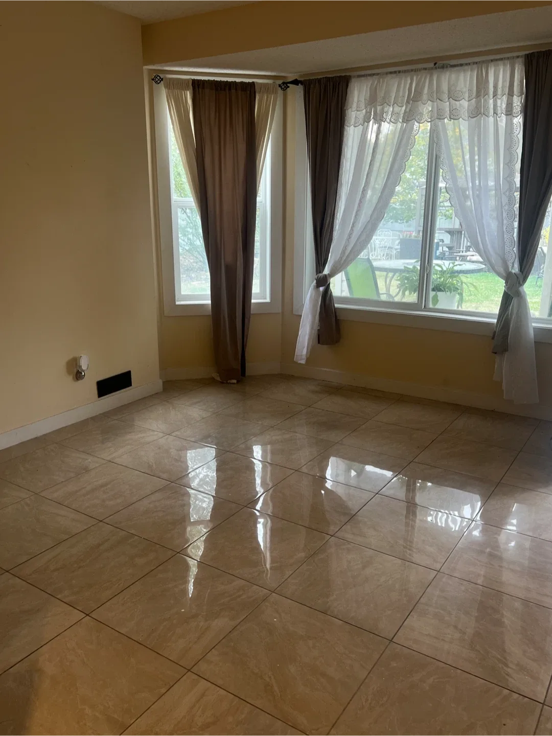 Fully developed walkout one bedroom suit image indicator(9)