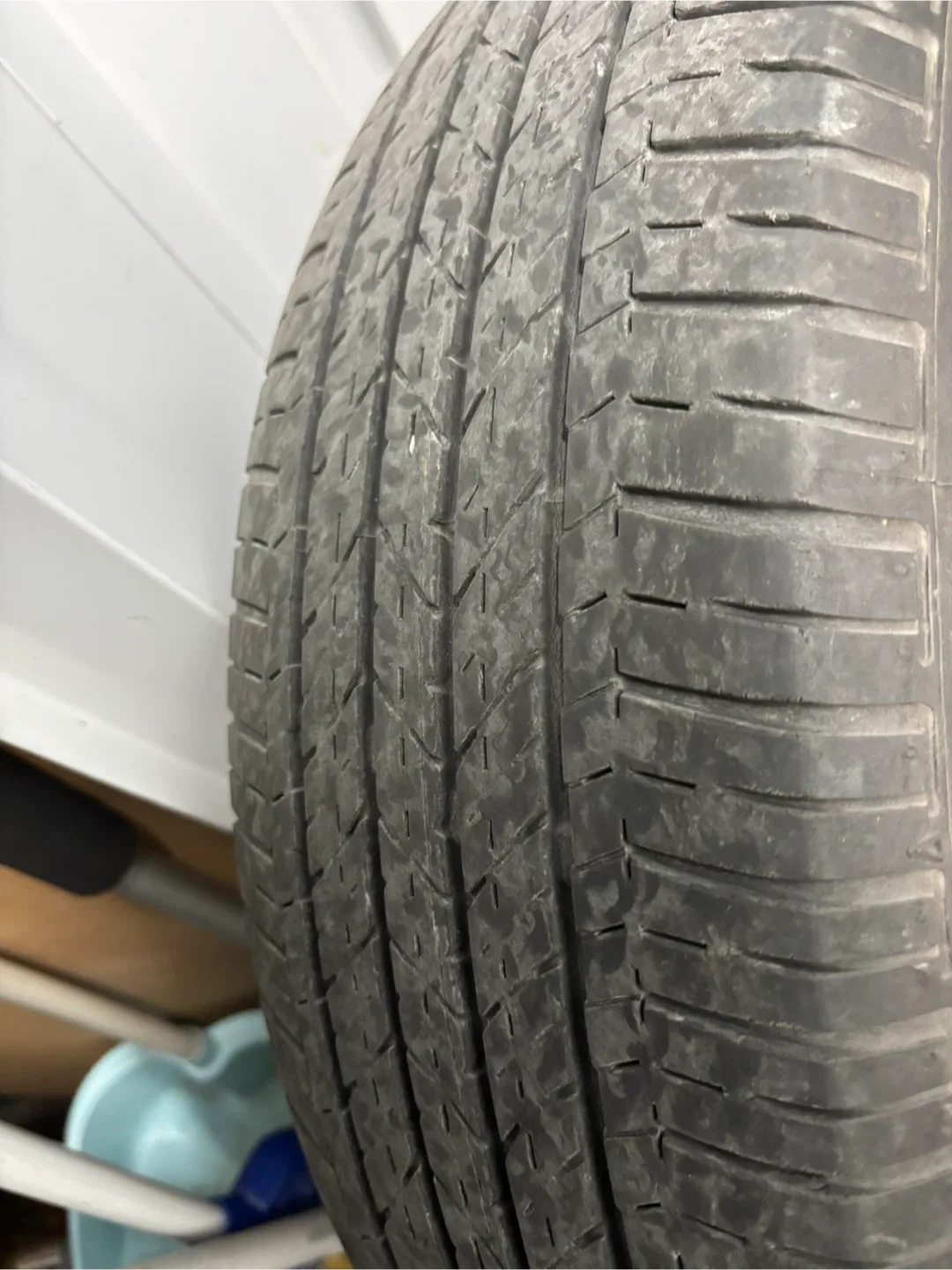 Bridgestone Dueler P215/70R17 Tire Set image indicator(4)