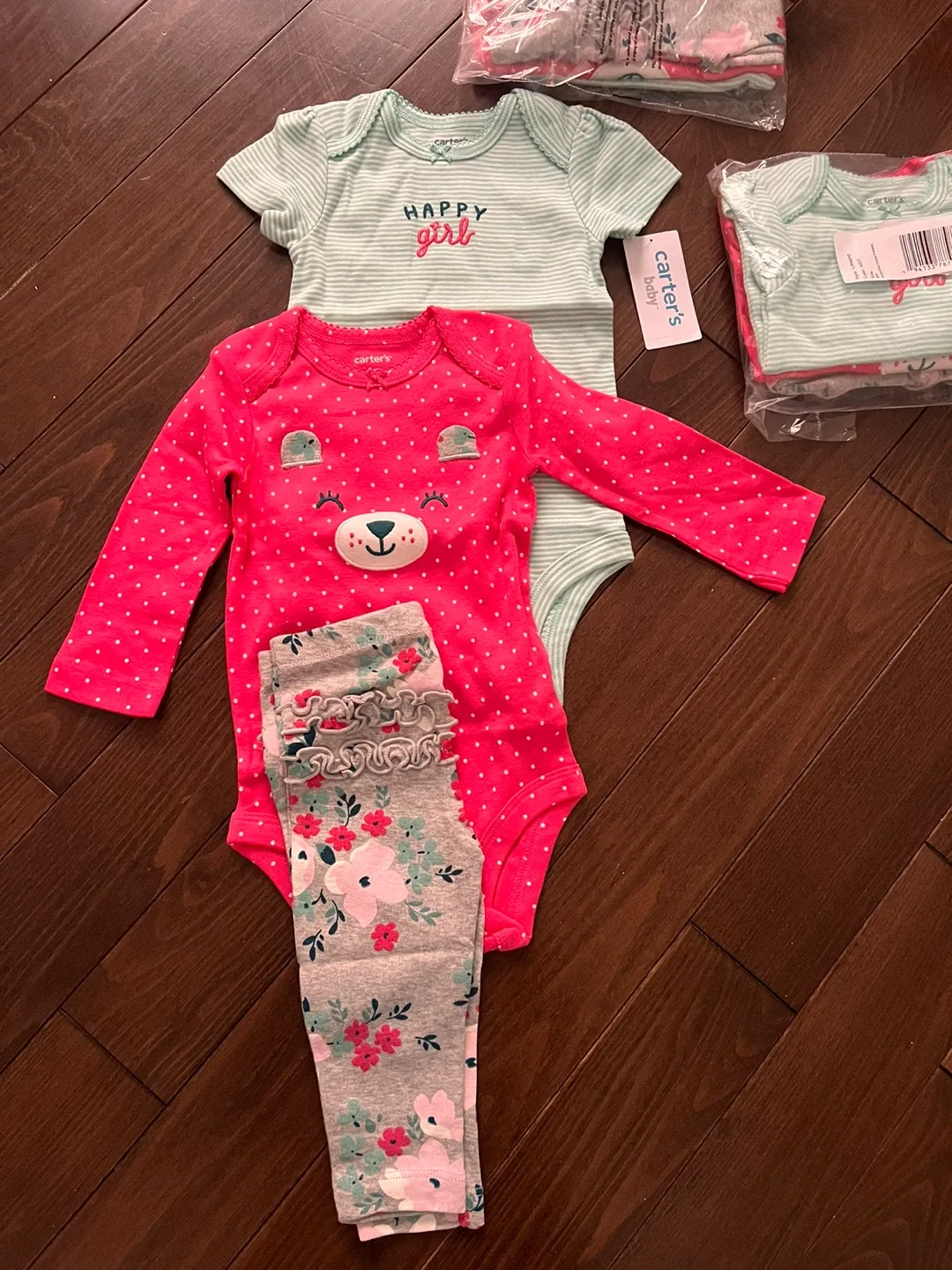 Carter's Baby Clothes Set - Size 6M - New image indicator(3)