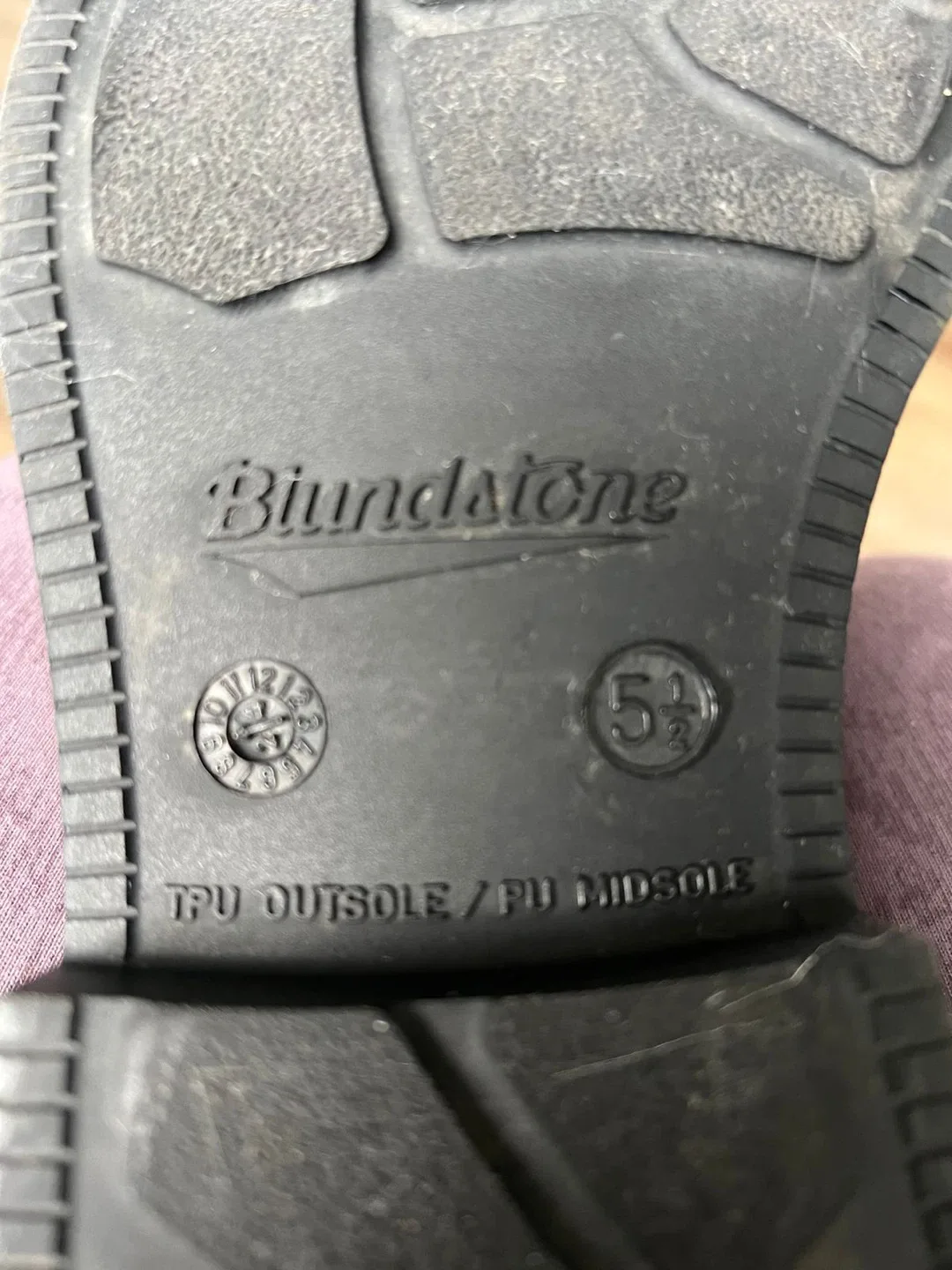 Blundstone boots, size 5.5 image indicator(4)