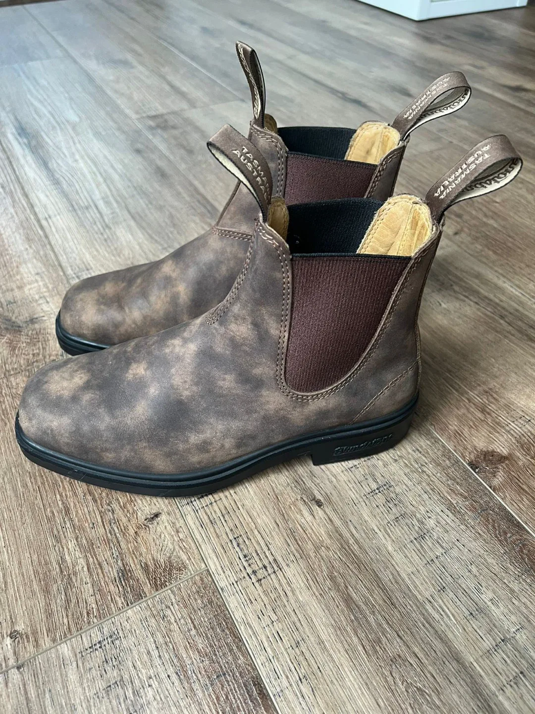 Blundstone boots, size 5.5 image indicator(2)