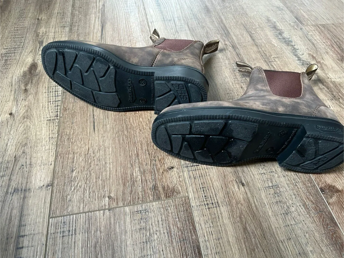 Blundstone boots, size 5.5 image indicator(3)