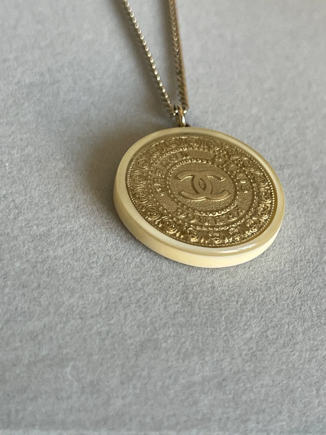 Chanel Round Pendant Long Necklace image indicator(2)