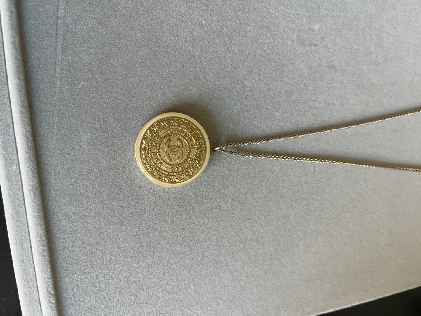 Chanel Round Pendant Long Necklace image indicator(4)