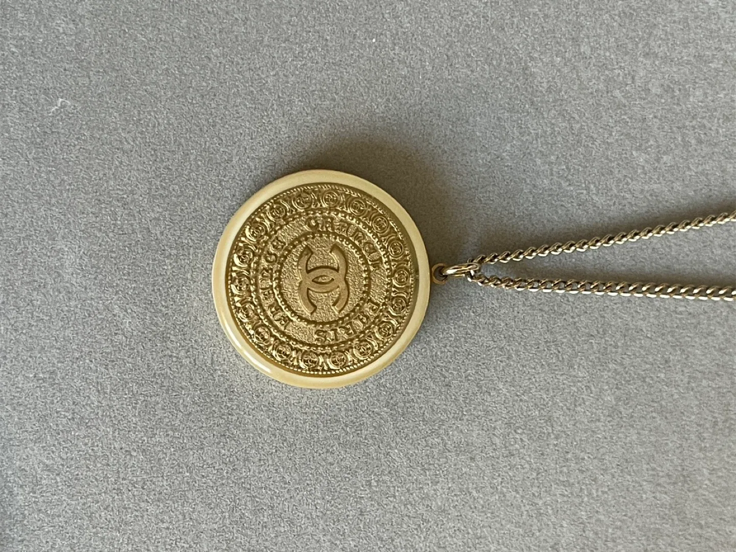 Chanel Round Pendant Long Necklace image indicator(3)