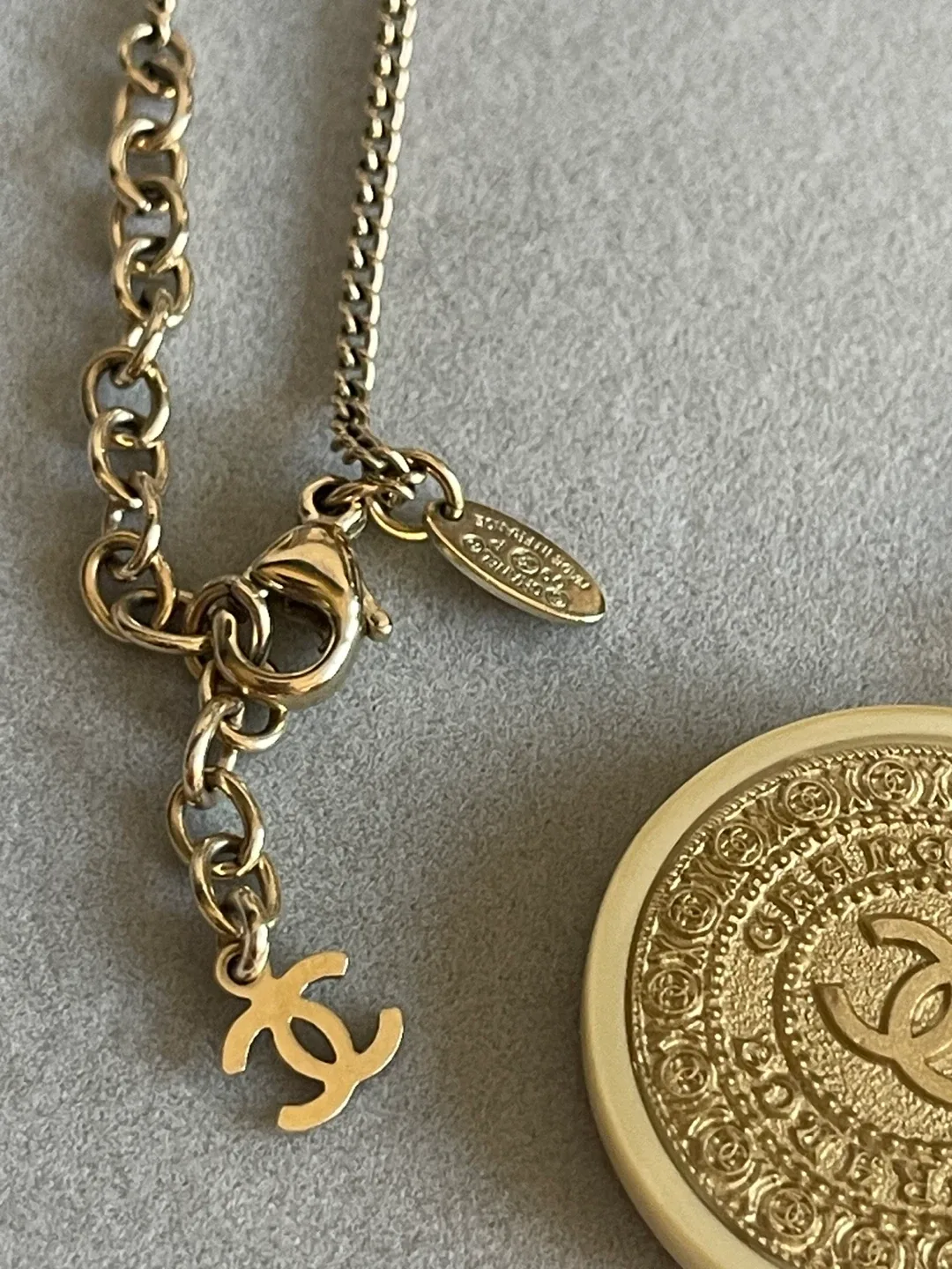 Chanel Round Pendant Long Necklace image indicator(7)