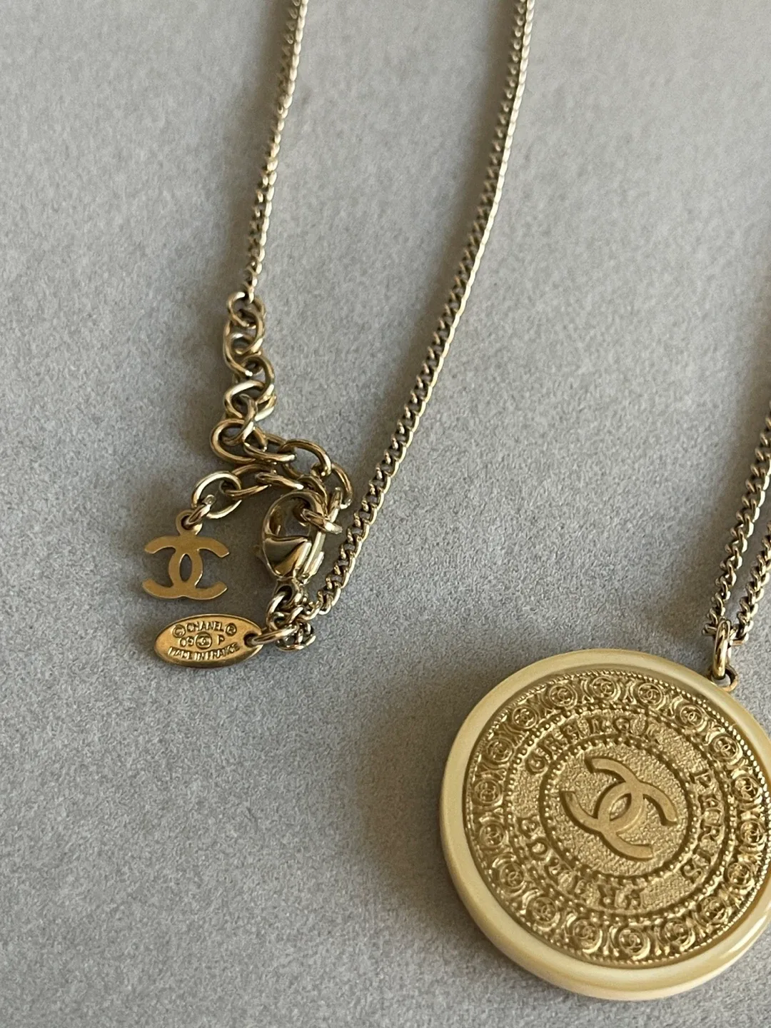 Chanel Round Pendant Long Necklace image indicator(8)