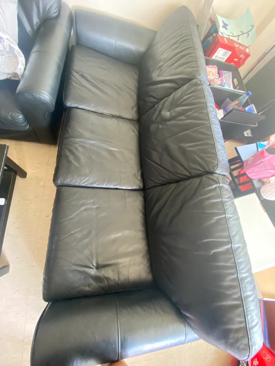 Leather couch image indicator(2)