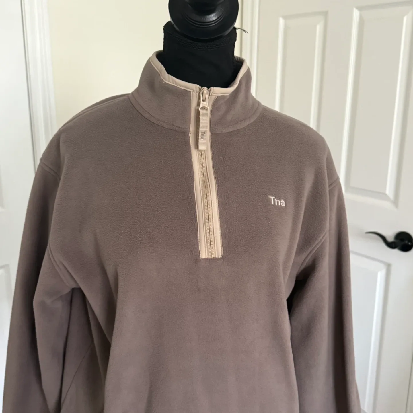 ARITZIA TNA sweater image indicator(2)