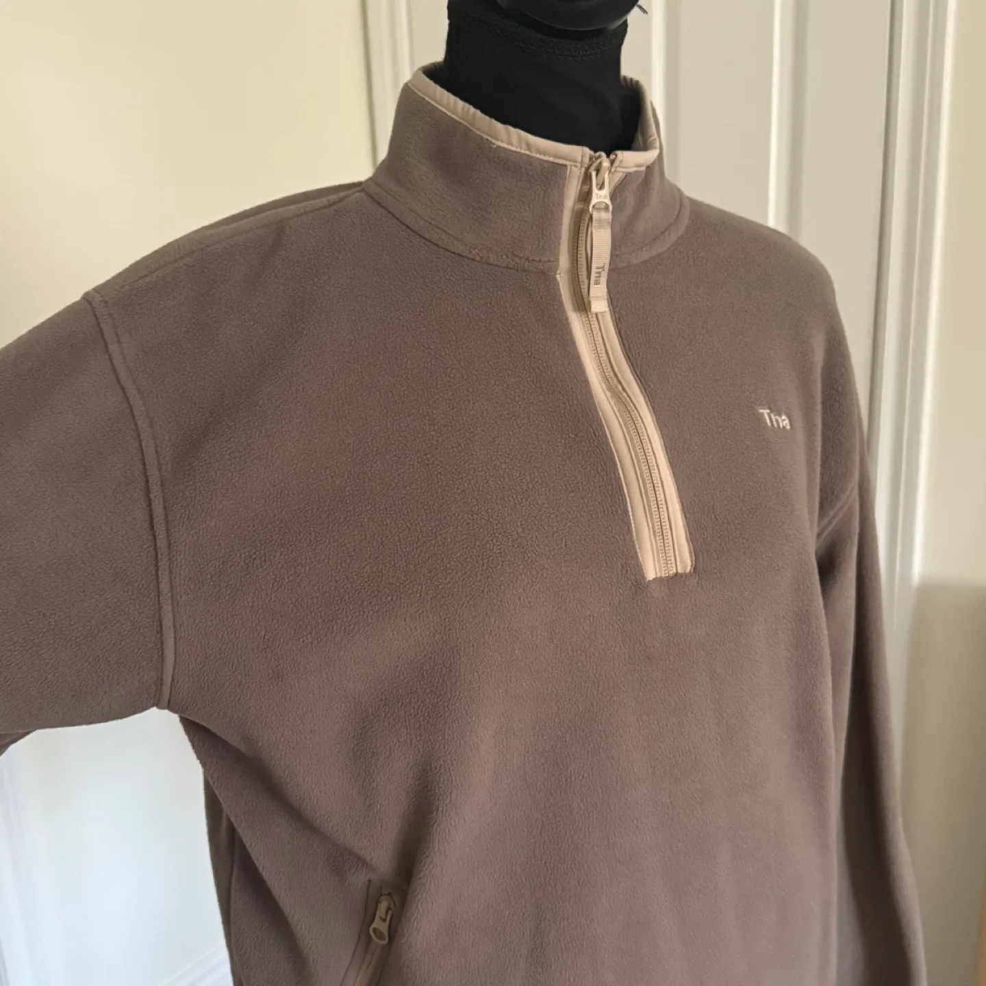 ARITZIA TNA sweater image indicator(3)