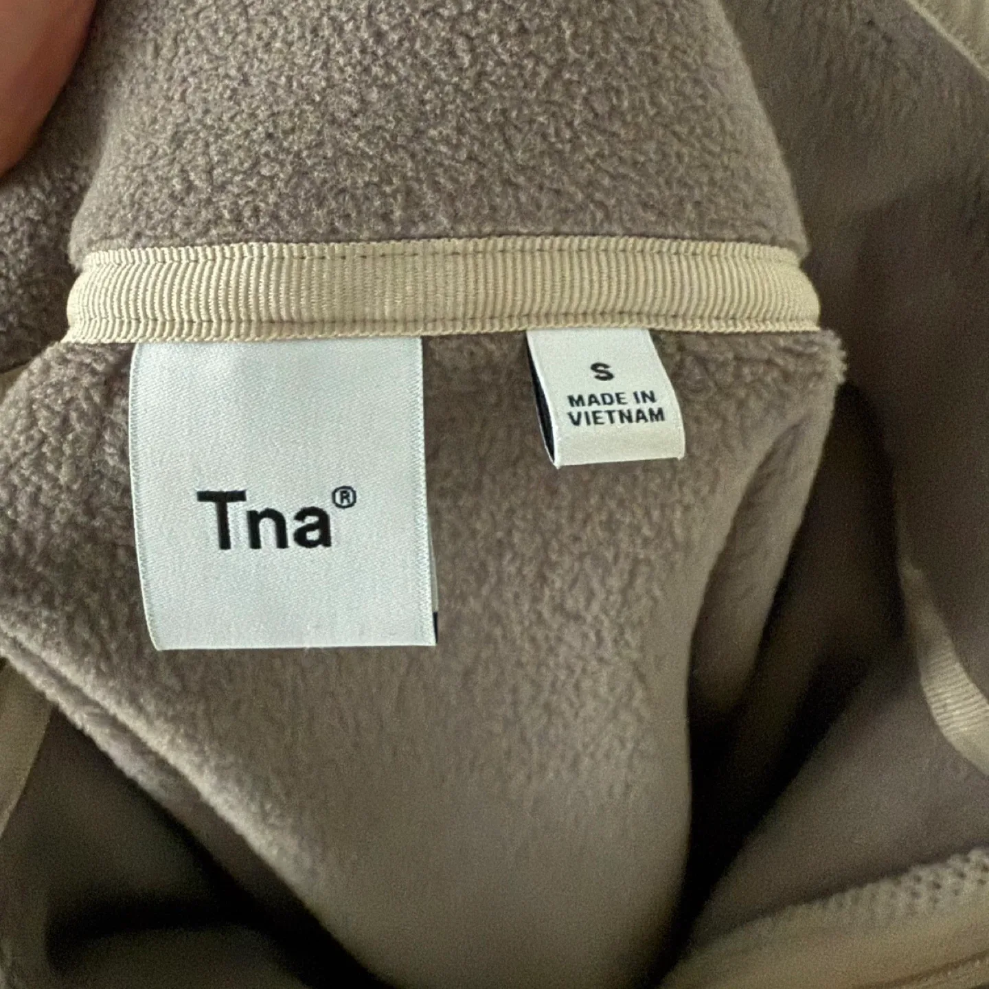 ARITZIA TNA sweater image indicator(4)