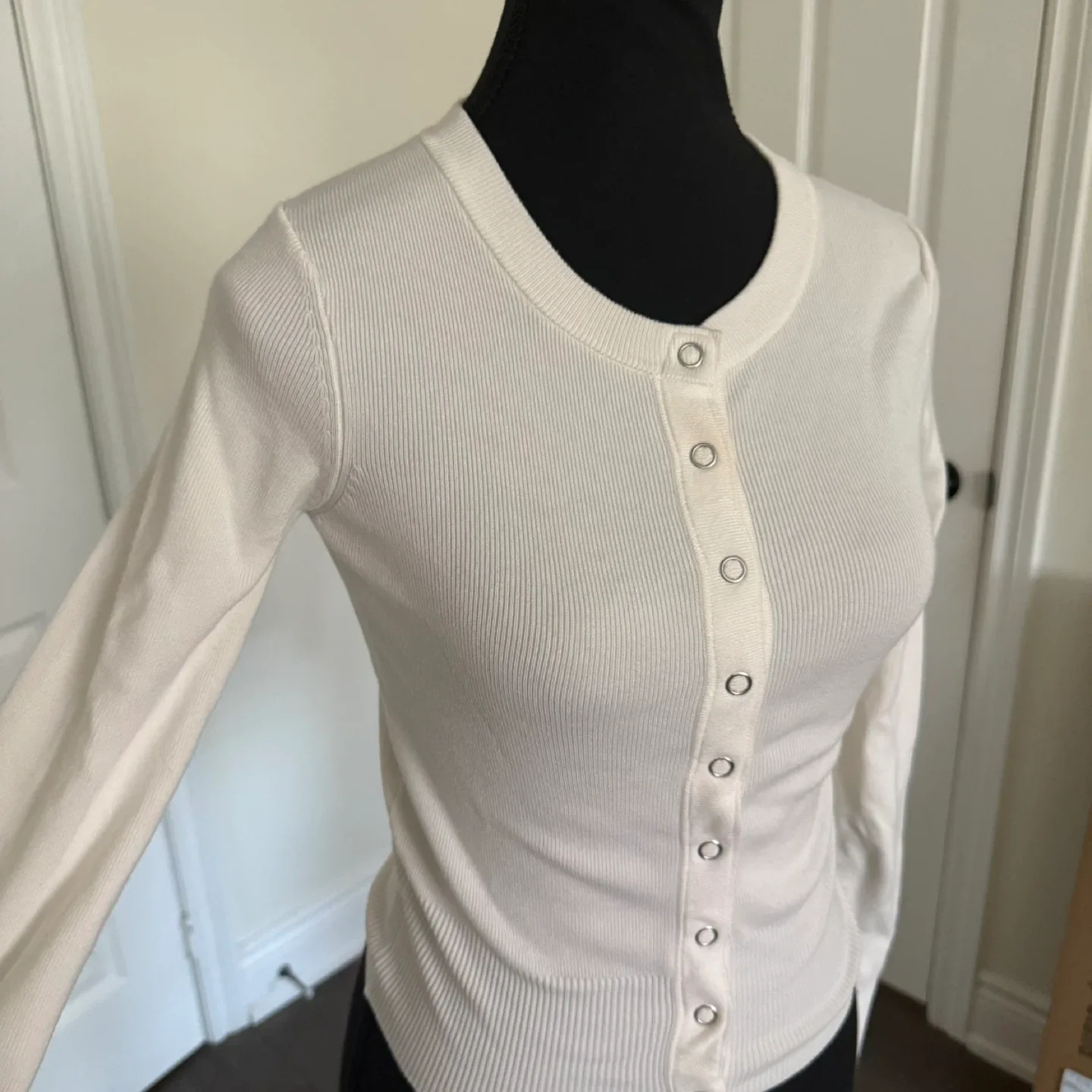 White cardigan/ sweater image indicator(2)