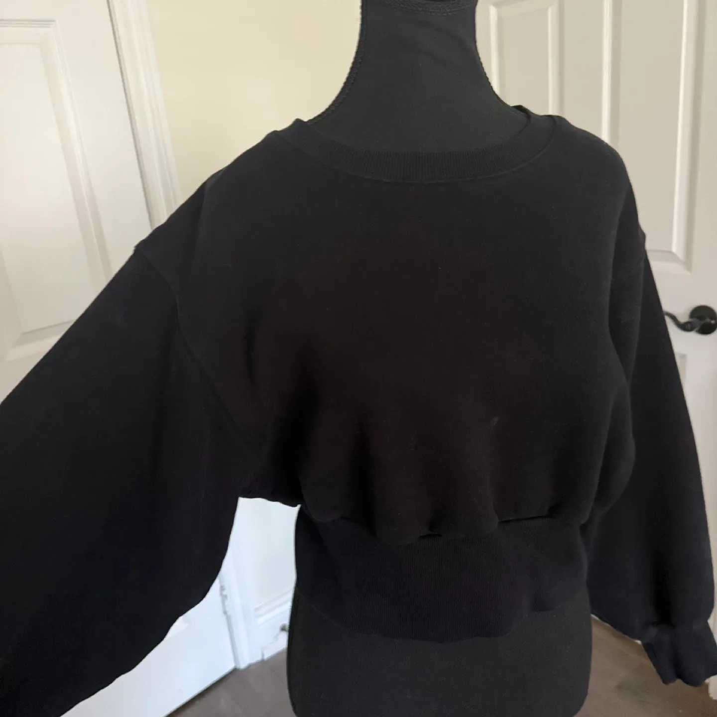 ARITZIA TNA sweater image indicator(2)