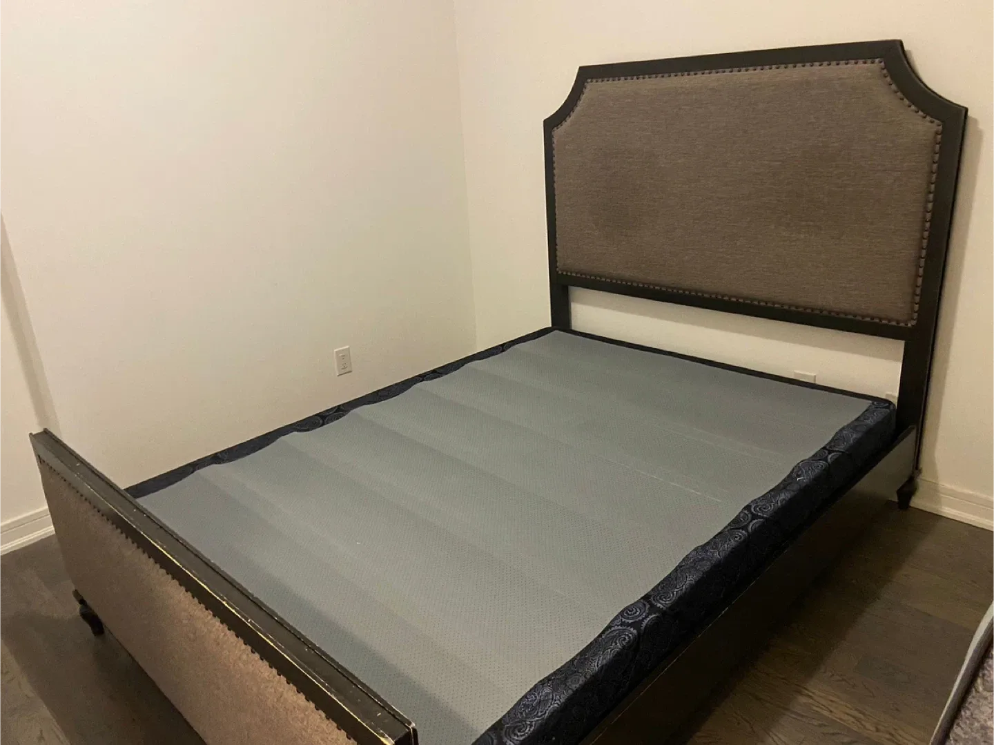 Wooden Panel Bed with Headboard & Footboard - Queen size image indicator(3)