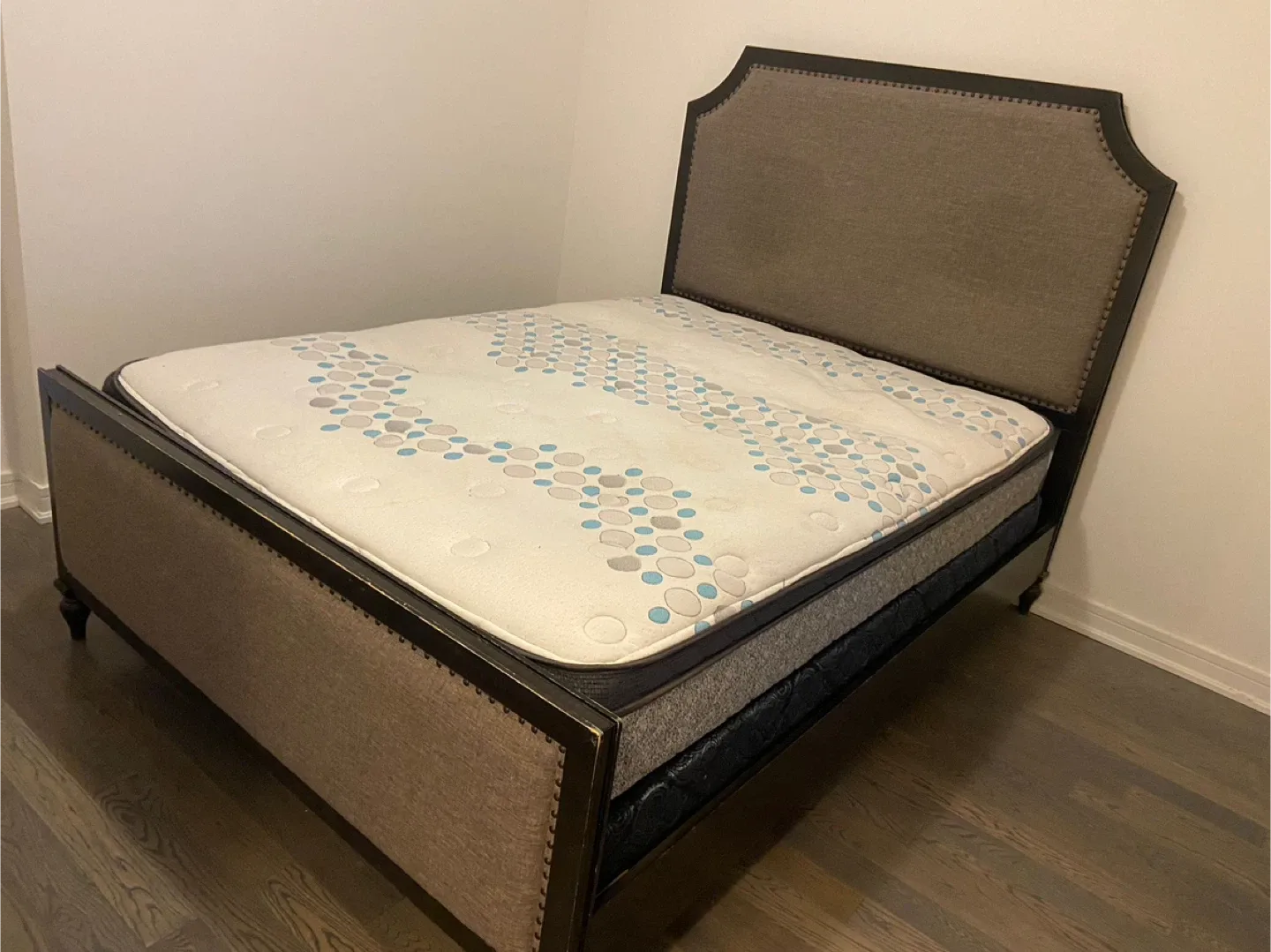 Wooden Panel Bed with Headboard & Footboard - Queen size image indicator(2)