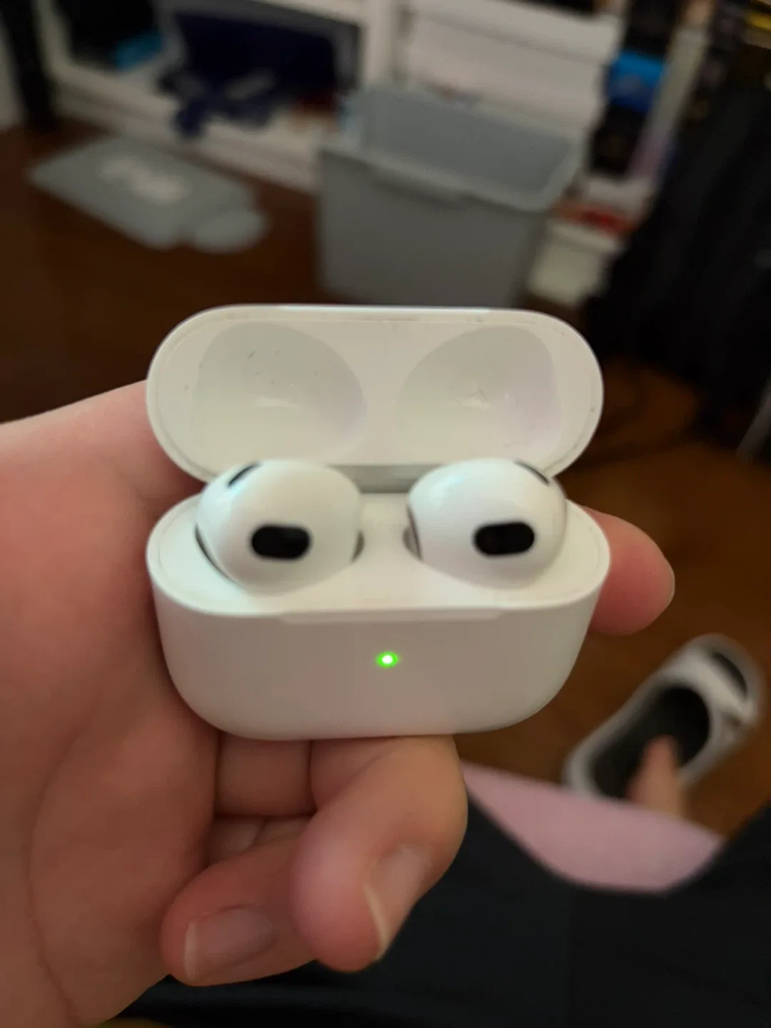 Apple AirPods 3rd Generation image indicator(2)