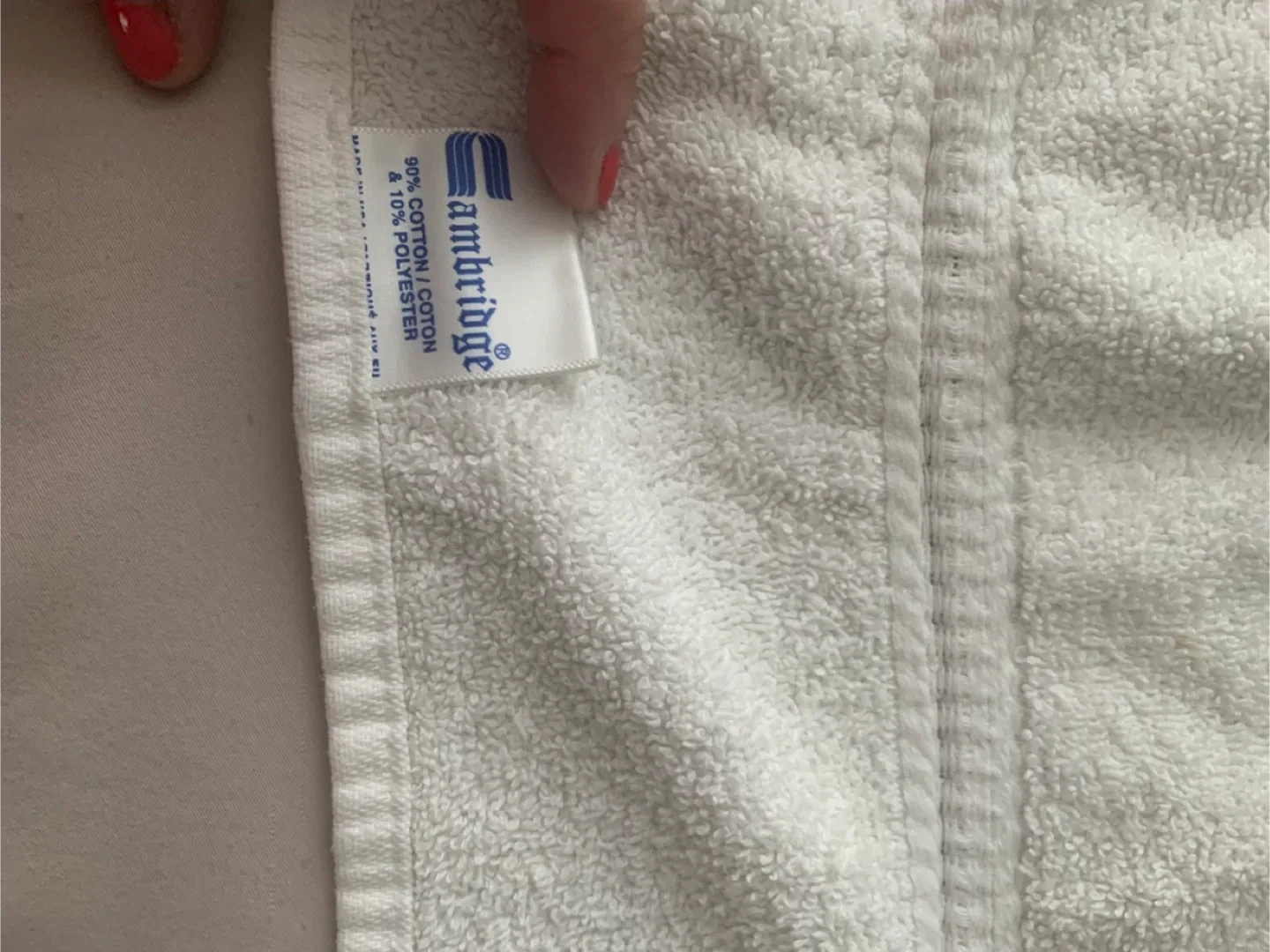 2 white  towels image indicator(3)