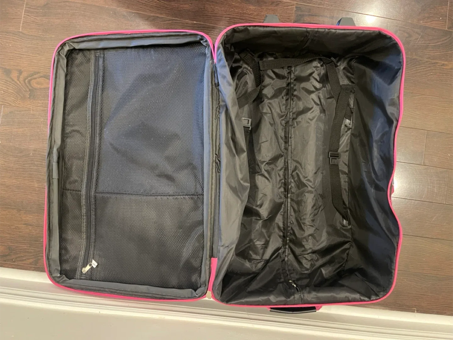 2 Piece Rolling Rockland Luggage Set - Peace Sign Design image indicator(4)