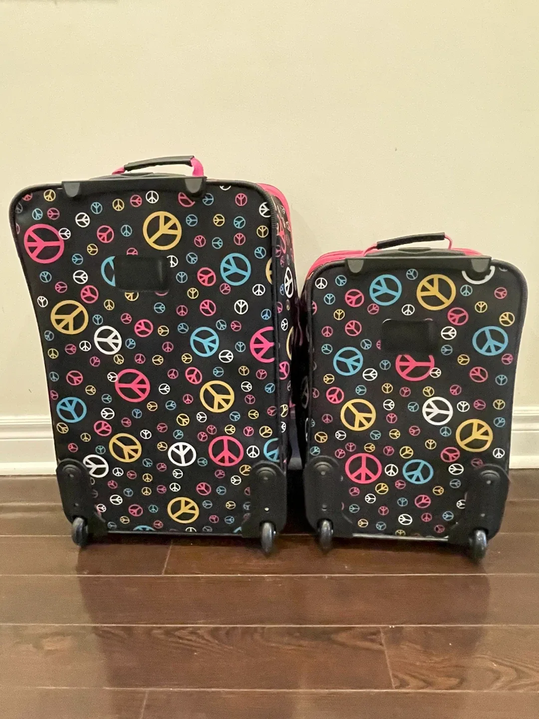 2 Piece Rolling Rockland Luggage Set - Peace Sign Design image indicator(2)