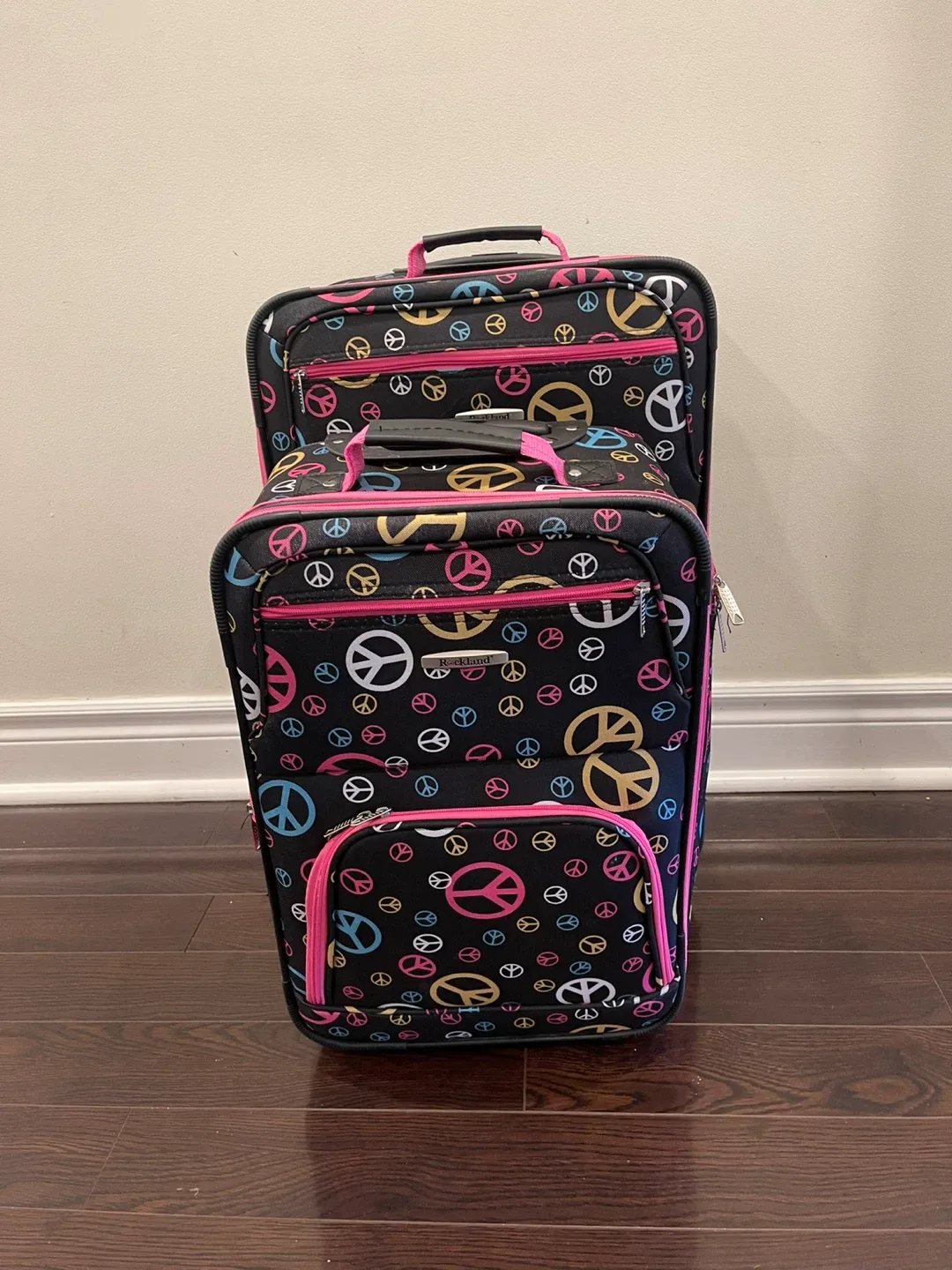 2 Piece Rolling Rockland Luggage Set - Peace Sign Design image indicator(5)