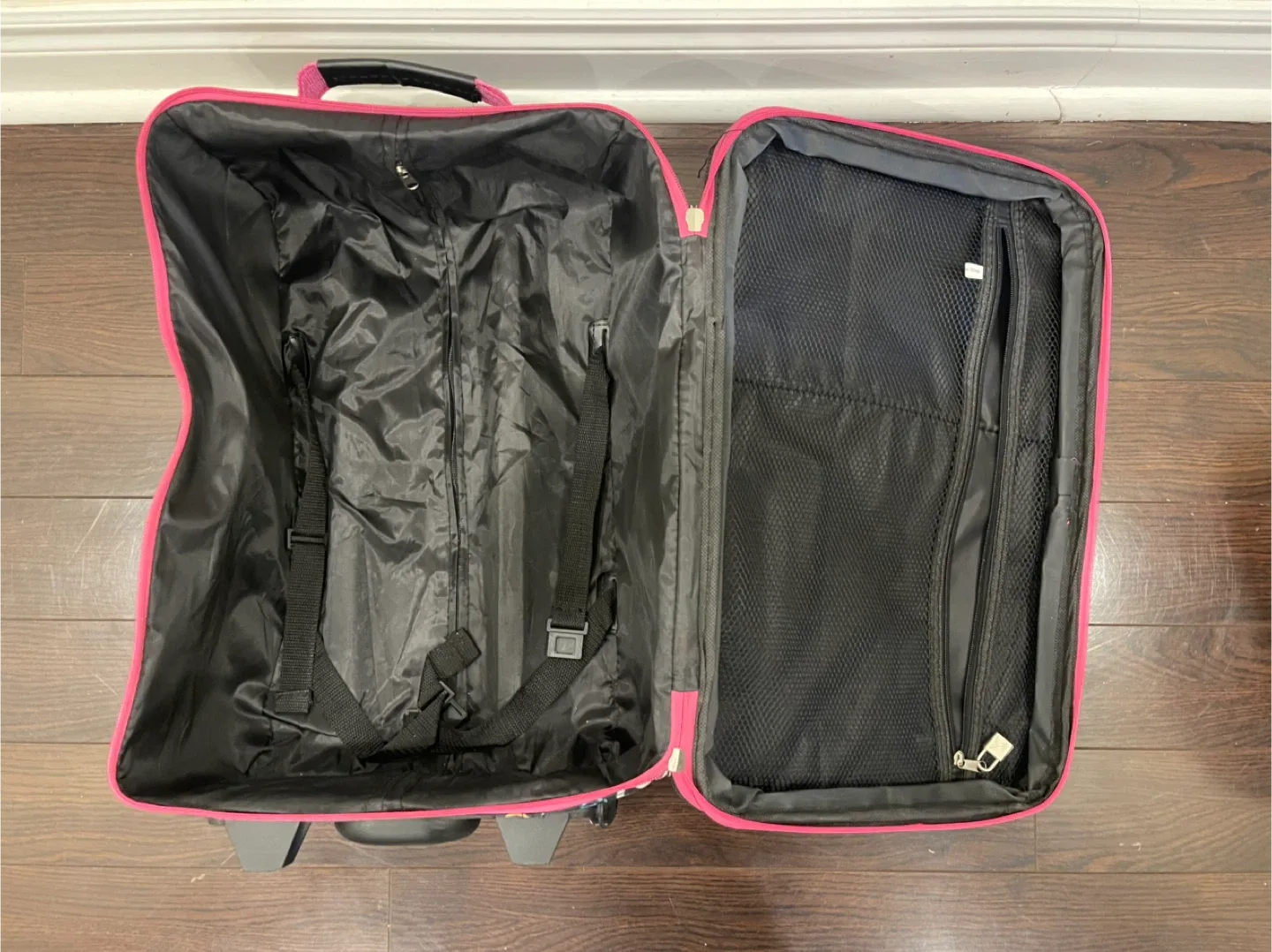 2 Piece Rolling Rockland Luggage Set - Peace Sign Design image indicator(3)