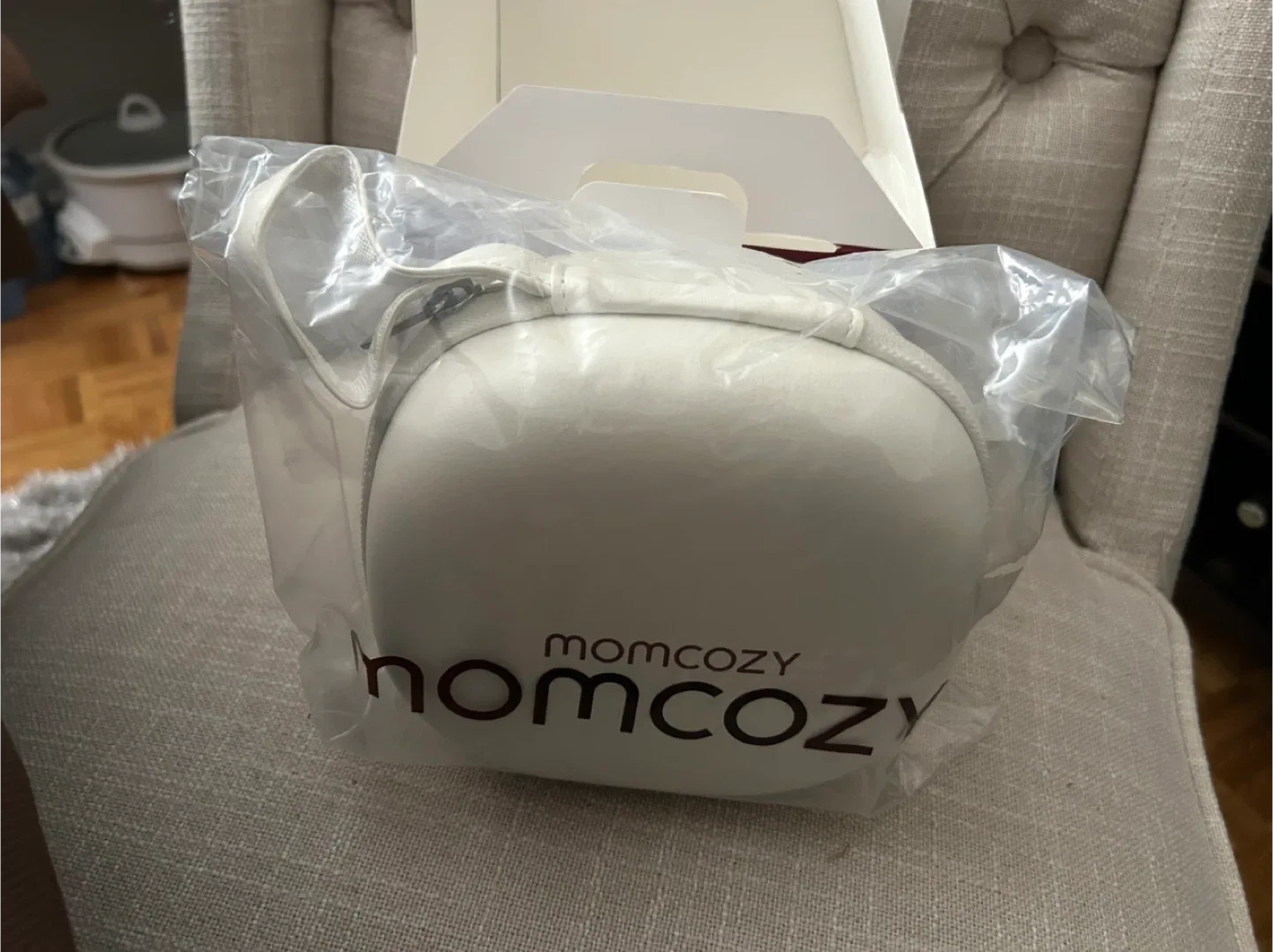 BNIB SEALED!! Momcozy M5 Wearable Breast Pump - NEW image indicator(7)