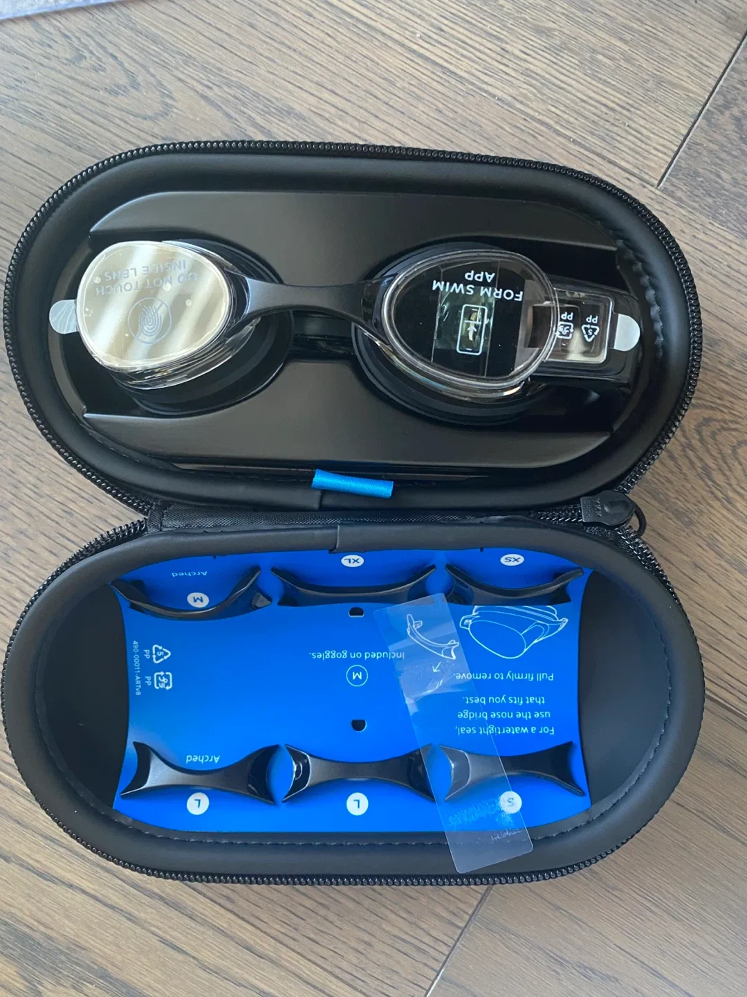 FORM Smart Swim Goggles image indicator(2)