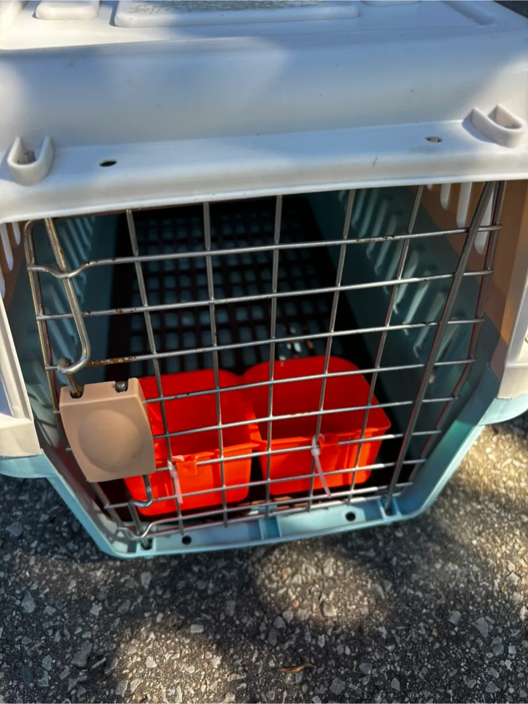 Pet Carrier/ dog crate/ clean inside and out image indicator(4)