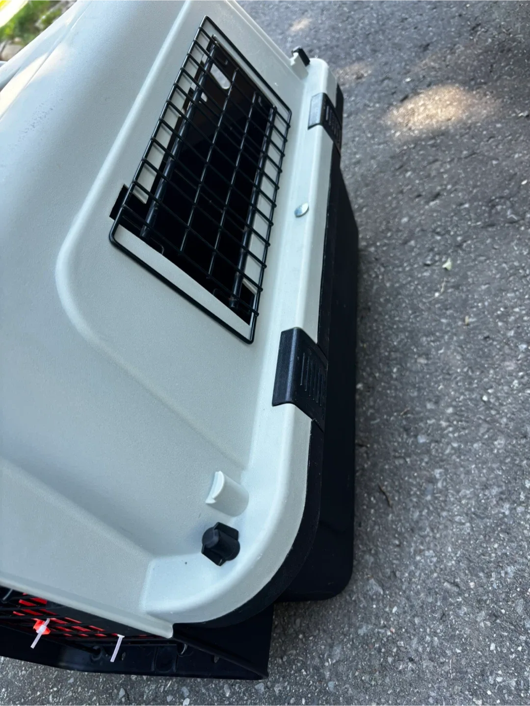 Pet Carrier - 24 inches/ super clean inside and out image indicator(4)