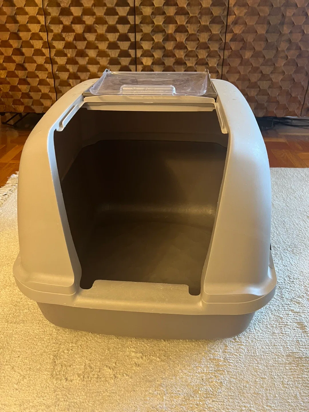 Large Clean Covered Cat Litter Box image indicator(3)