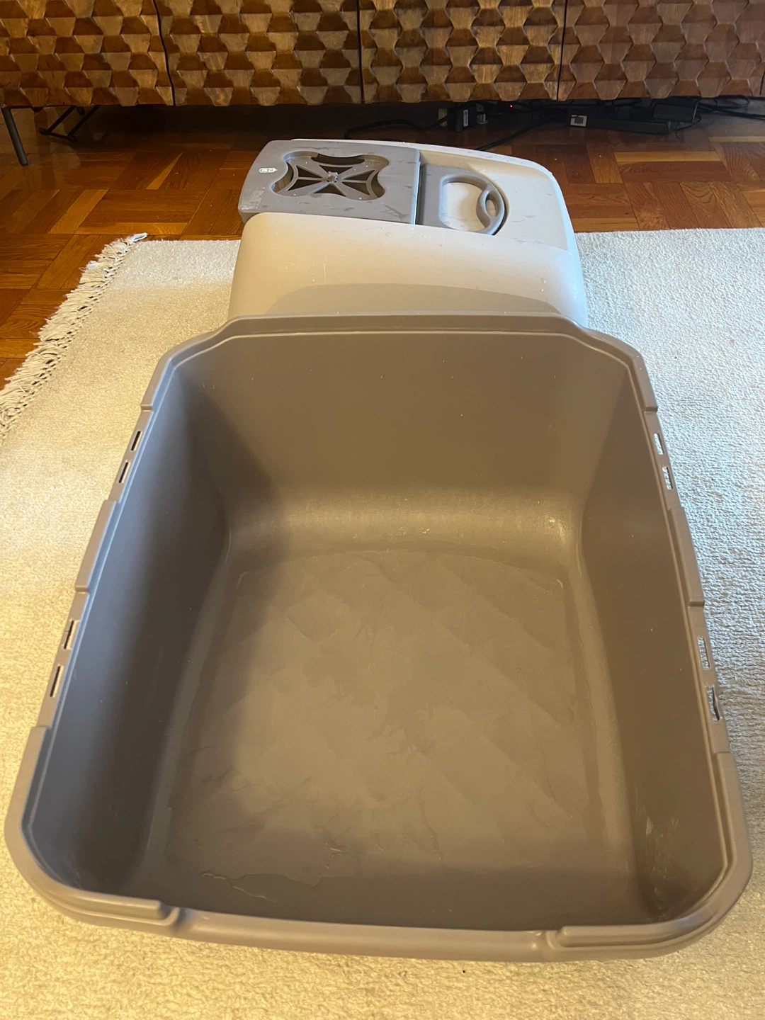 Large Clean Covered Cat Litter Box
