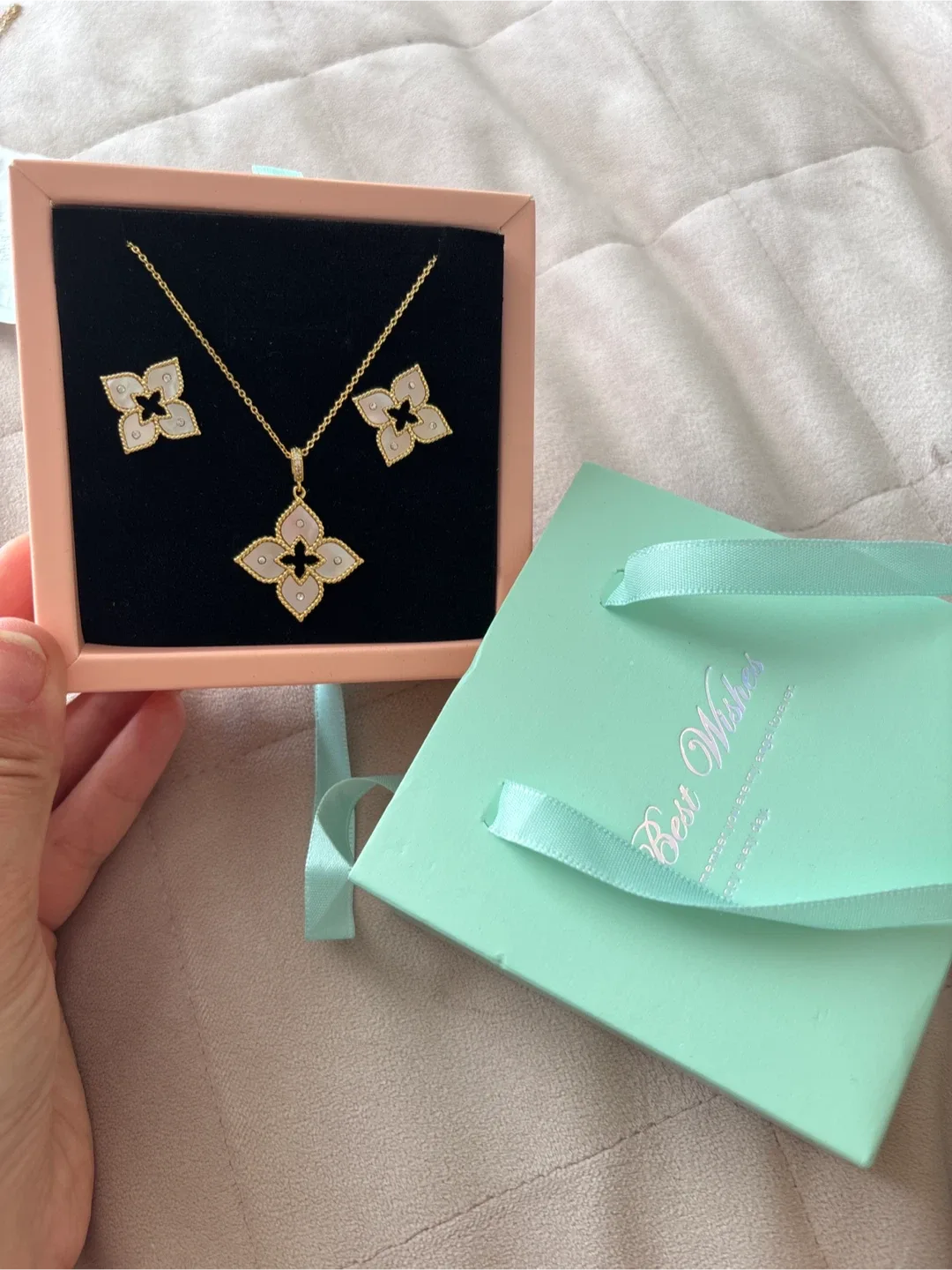 Flower Design Necklace and Earring Set - Golden image indicator(4)