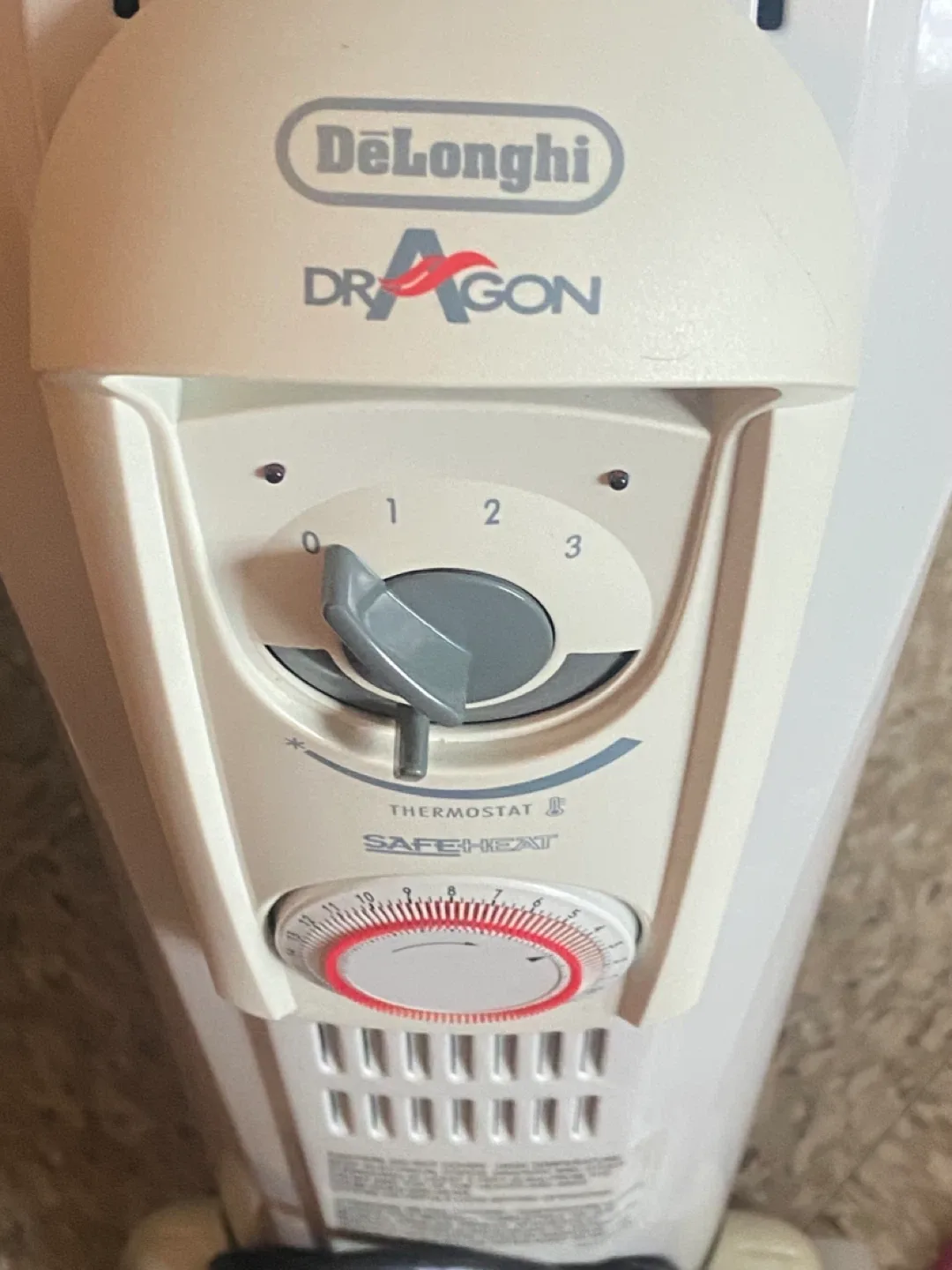 De'Longhi Dragon oil-filled radiator space heater. image indicator(2)
