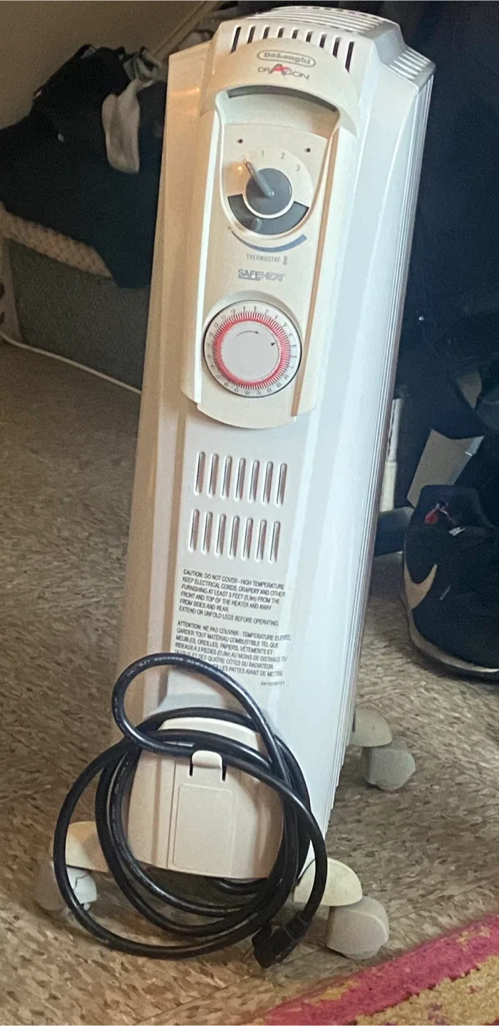De'Longhi Dragon oil-filled radiator space heater. thumbnail