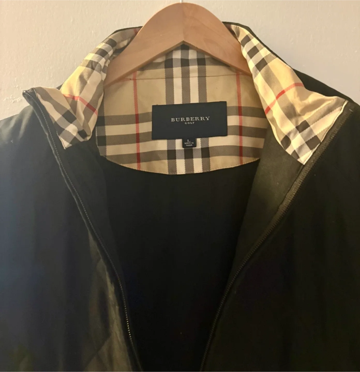 Authentic Burberry Golf Vest - Size L image indicator(2)