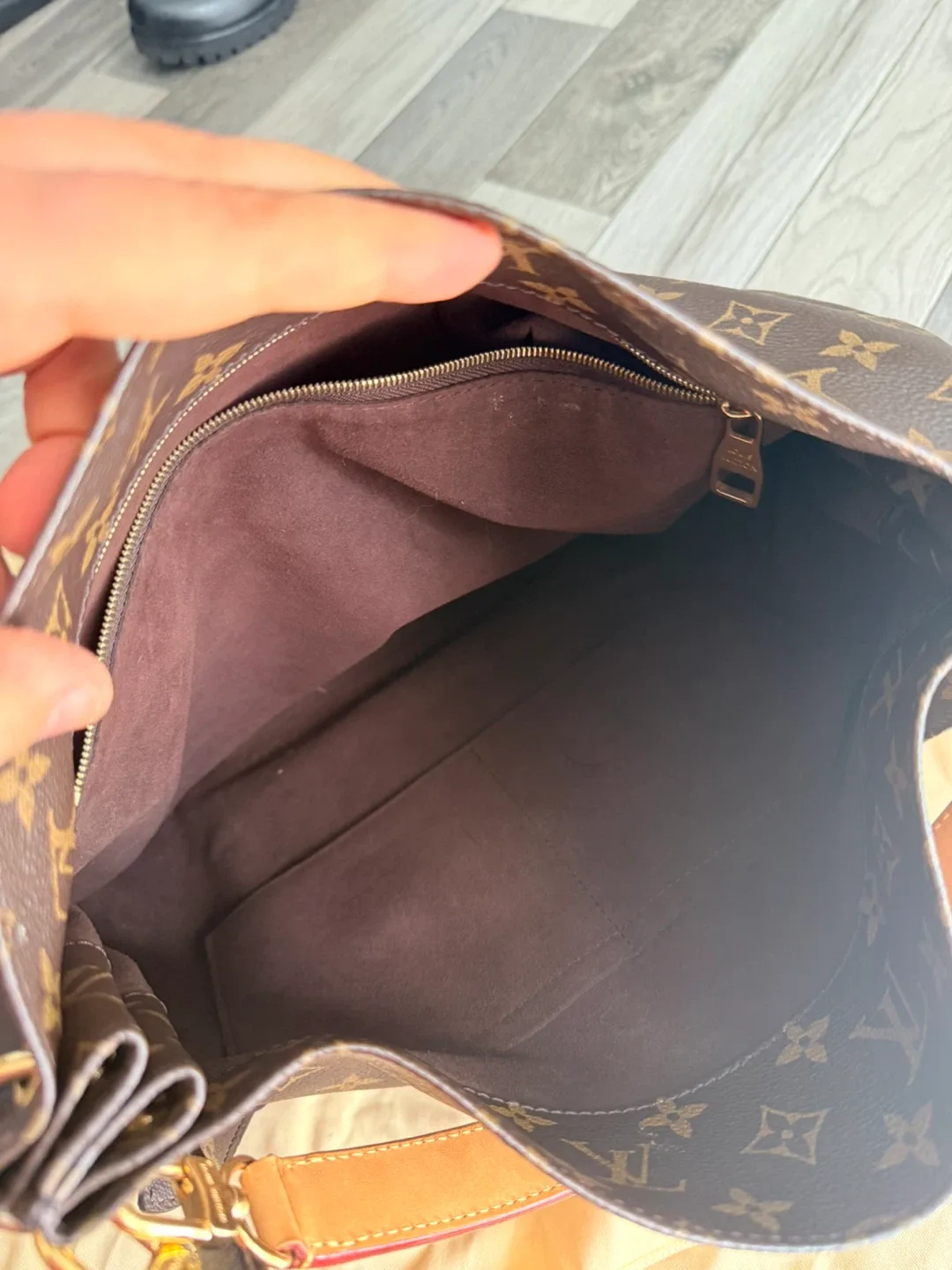 Louis Vuitton Monogram Empreinte Artsy MM Hobo Bag image indicator(6)